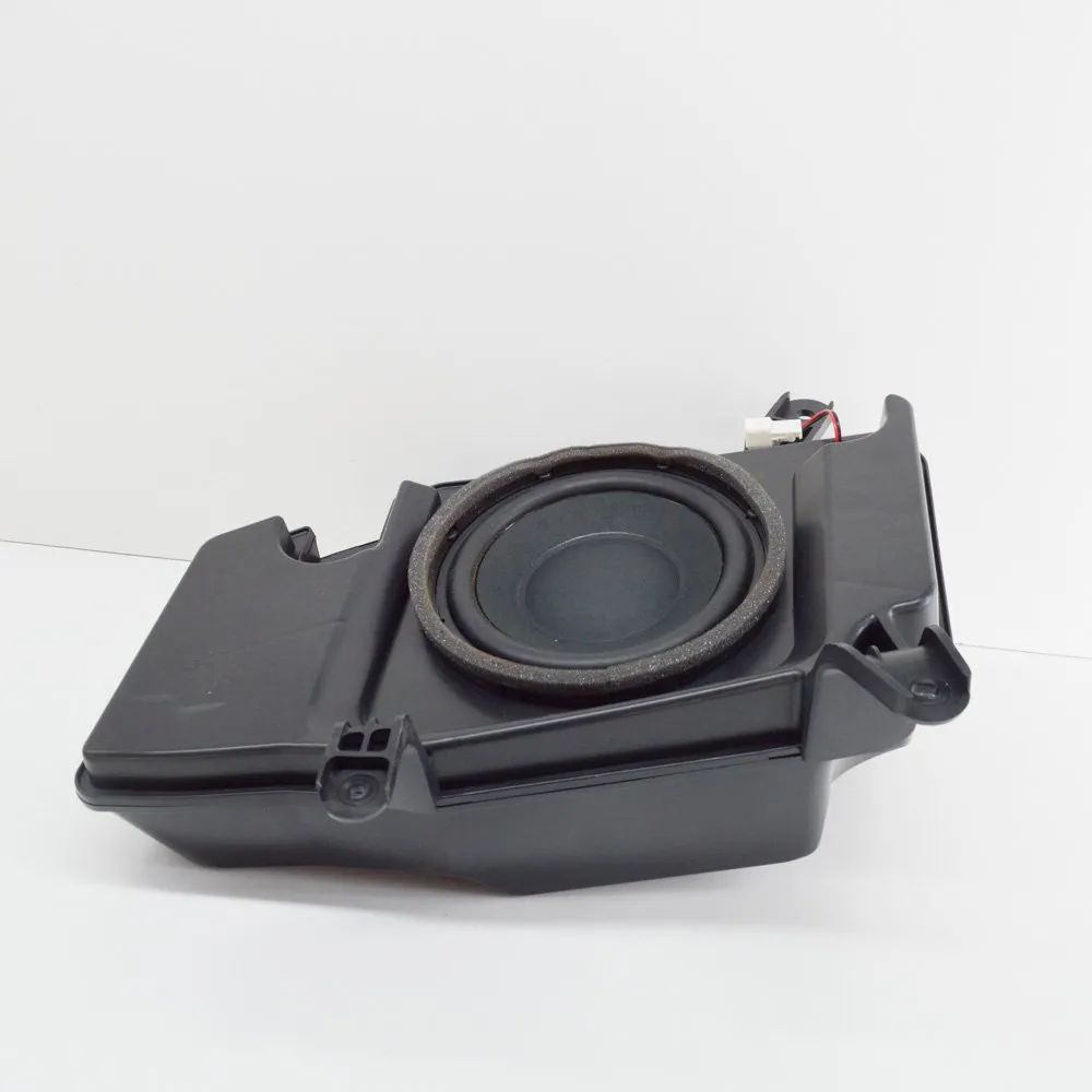 Honda CR-V Bassokaiuttimen Subwoofer — HONDA CR-V (V RW) (2017-...) — 3914...