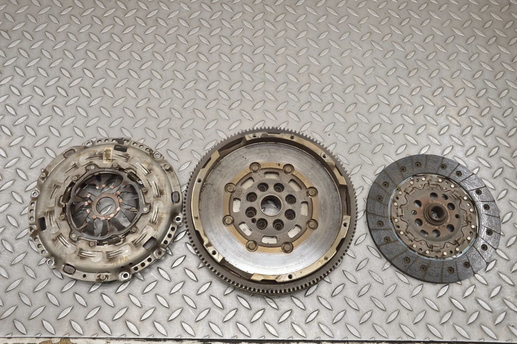Audi TT (8J) clutch kit Clutch kit — AUDI TT (8J) (2006-2014) — 06J1410...