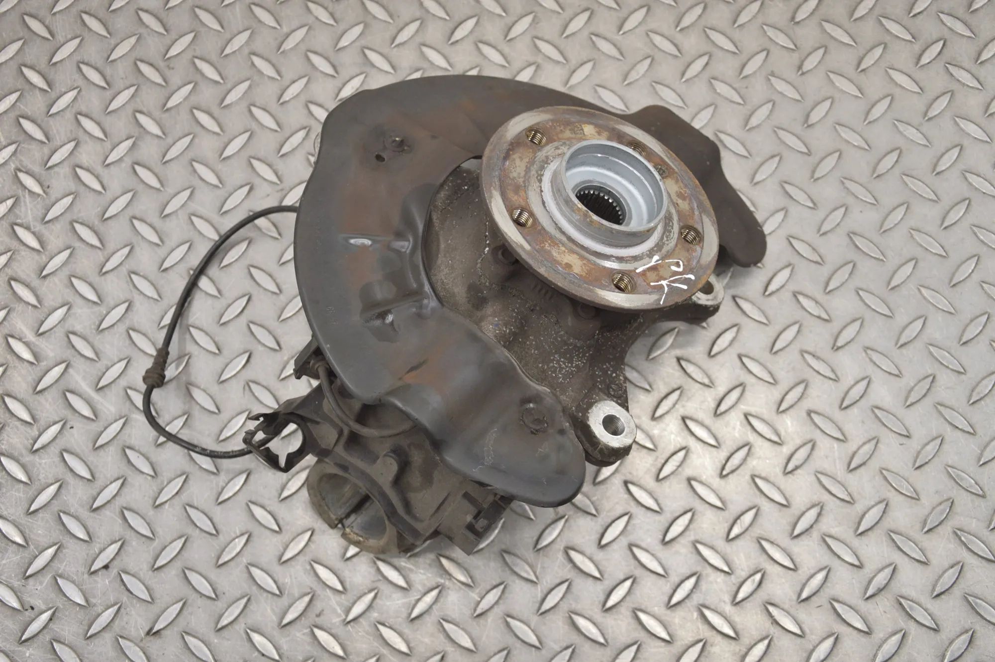 Mercedes-Benz A (W177) Front Left Wheel Hub Front Left Wheel Hub — MERCEDES BENZ B-CLASS (S...