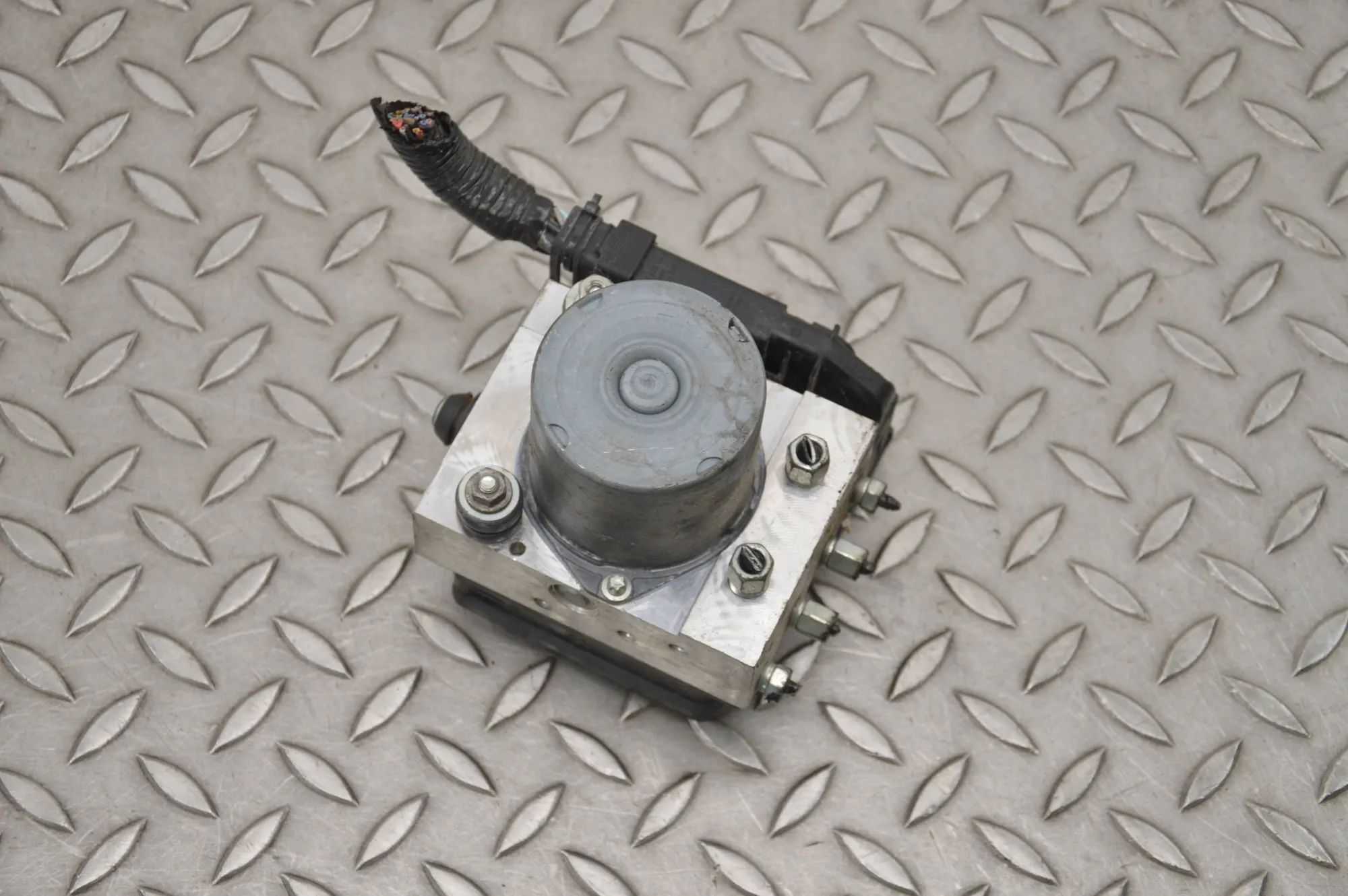 Infiniti FX / QX70 (S51) ABS hydraulic pump ABS Pump — INFINITI FX (2008-...) — 0265252313,...