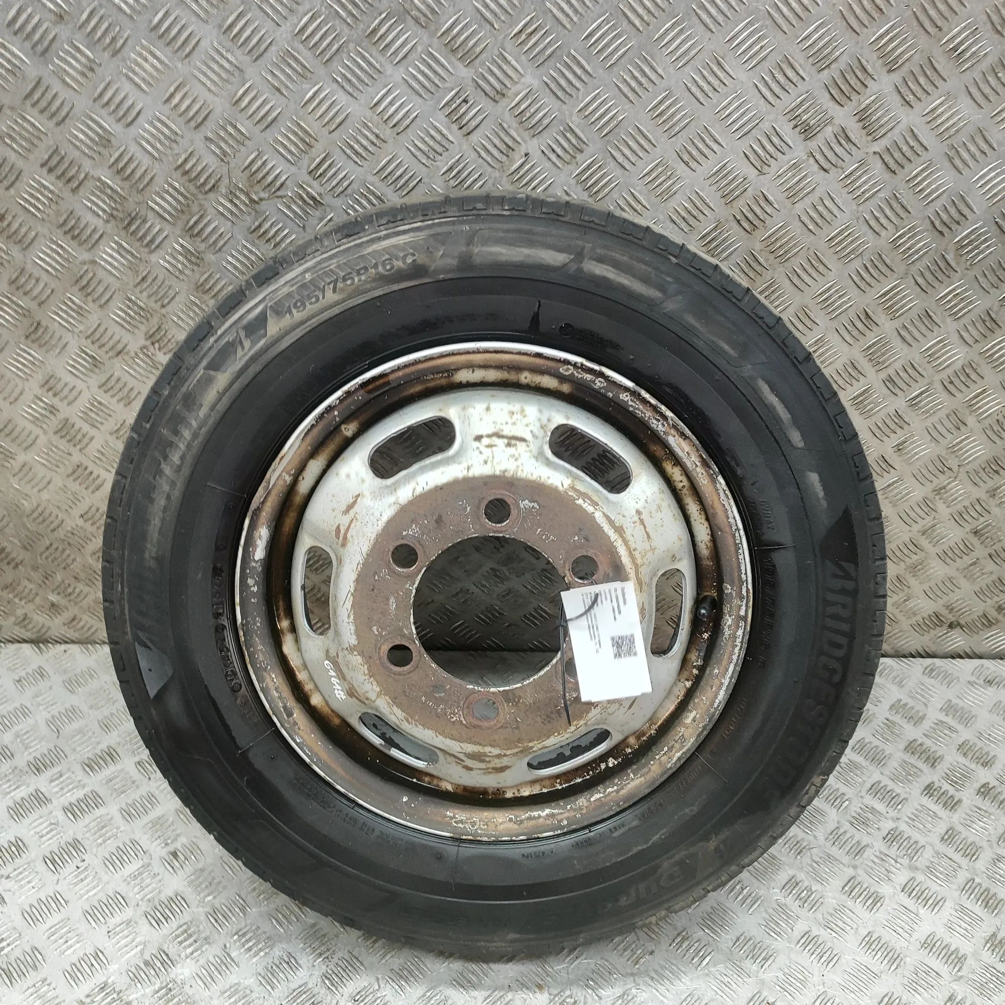 Iveco Daily Alloy Wheel Alloy wheel — IVECO DAILY (VI Flatbed) (2014-.....