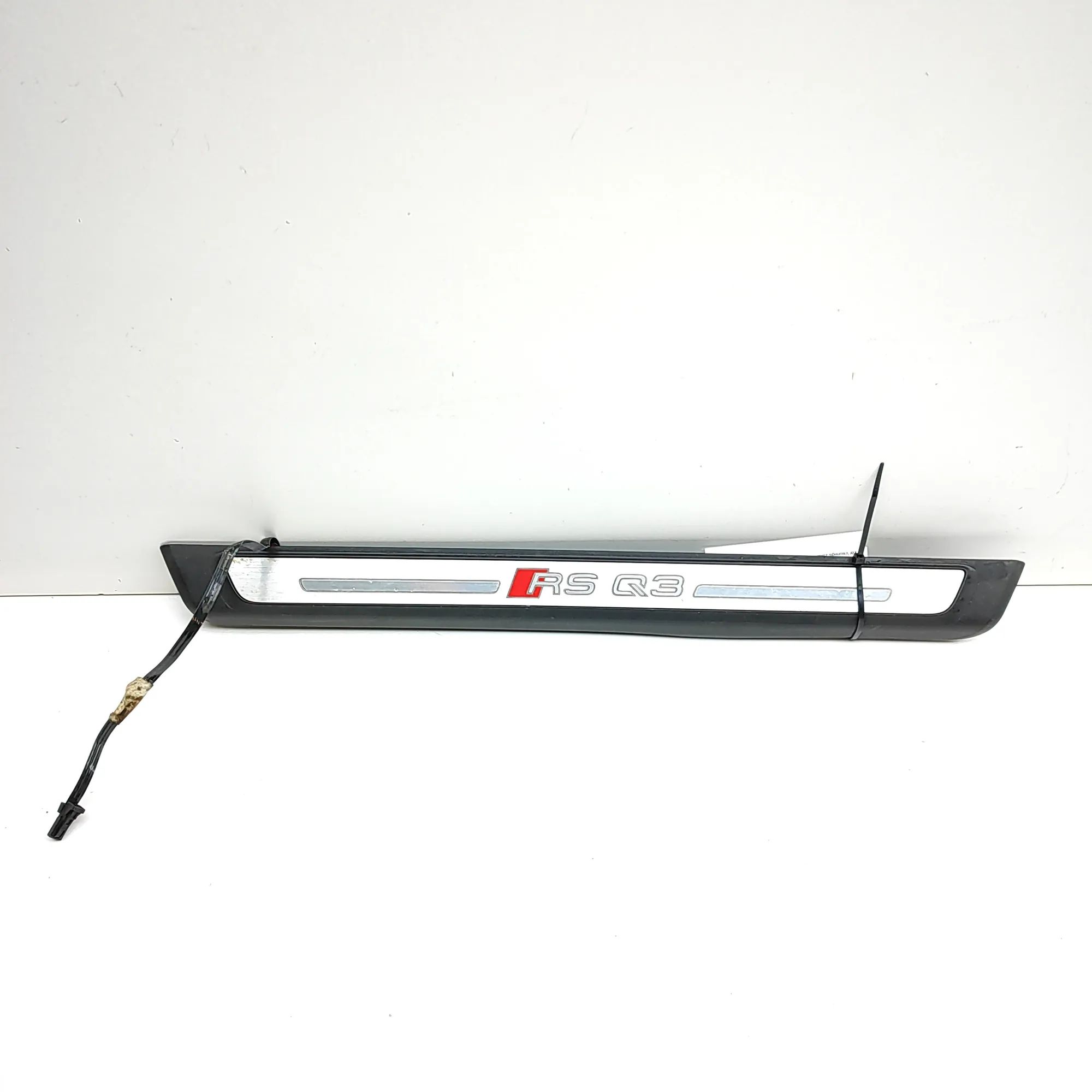 Audi Q3 (F3) Sill trim — front right Sill trim — front right — AUDI Q3 (Sportback F3...