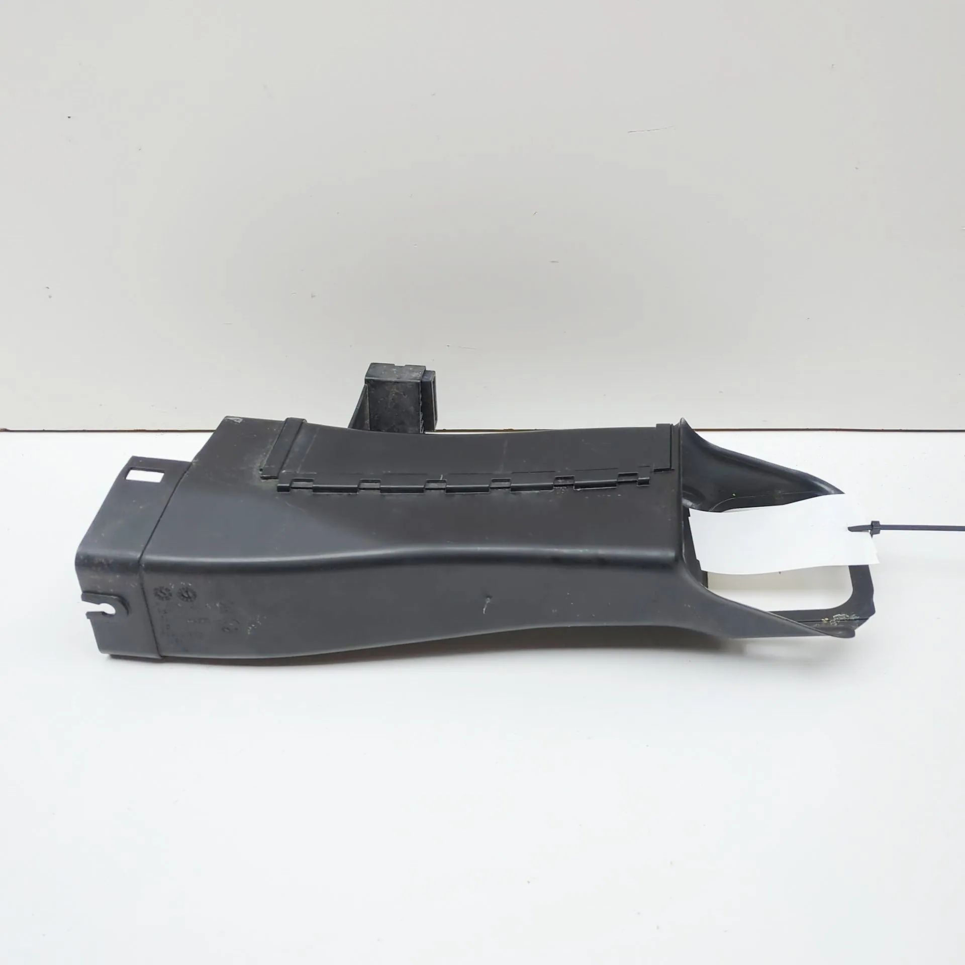 BMW X5 (G05) Air intake duct part Air intake duct part — BMW X5 (G05) (2018-...) ...