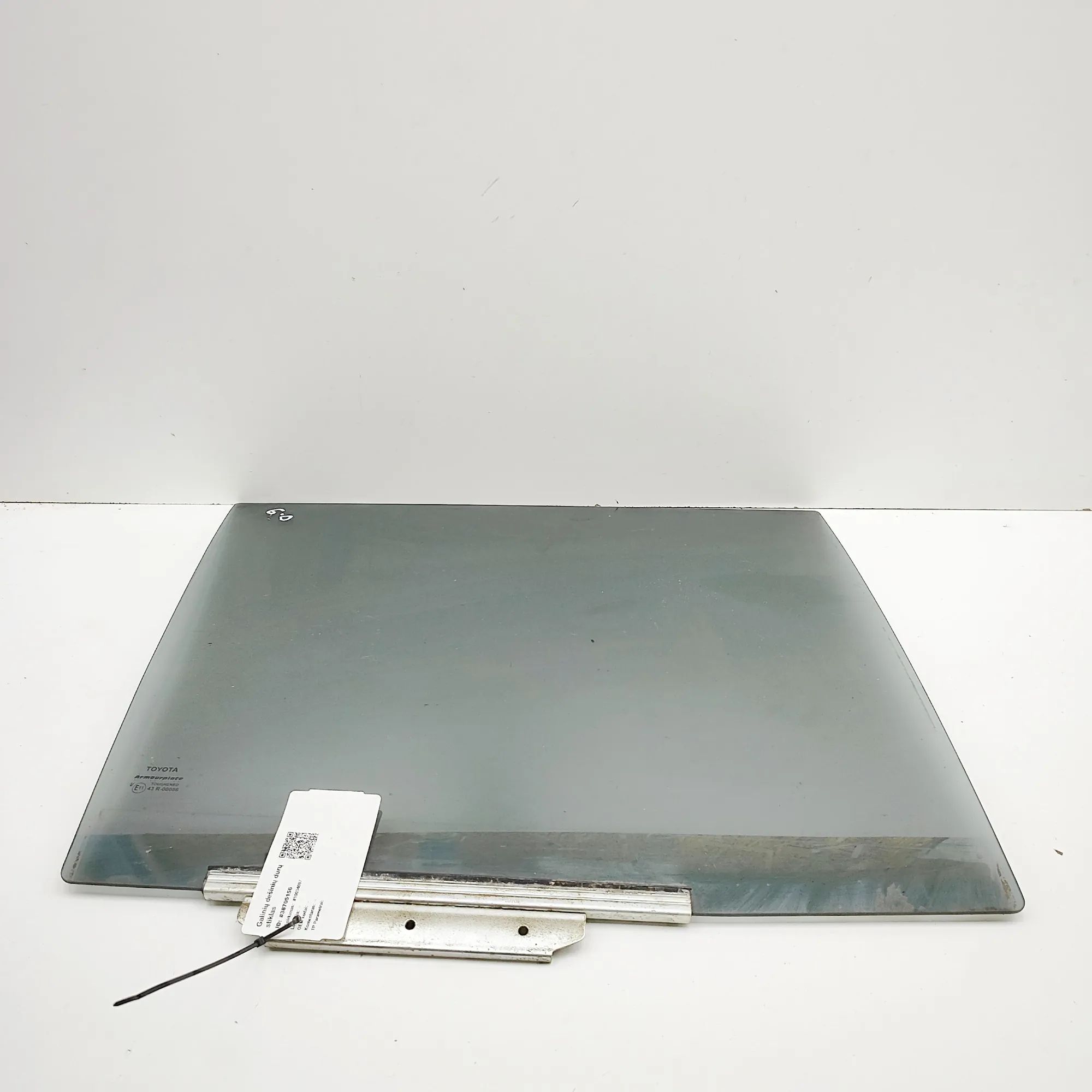 Toyota Hilux Right rear door window Right rear door window — TOYOTA HILUX (VIII Pic...