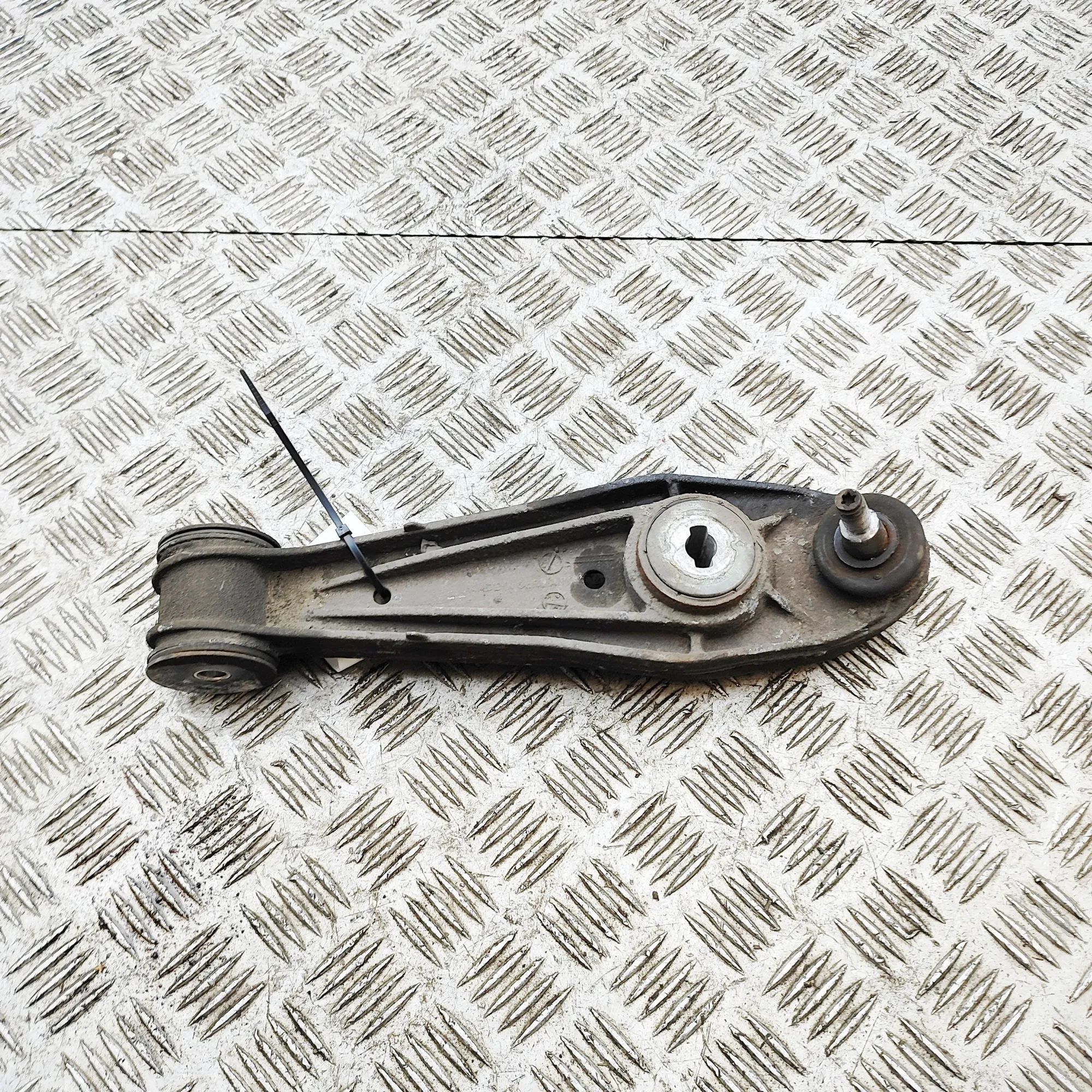 Porsche 911 (997) Front Right Lower Control Arm Front Right Lower Control Arm — PORSCHE 911 (99...