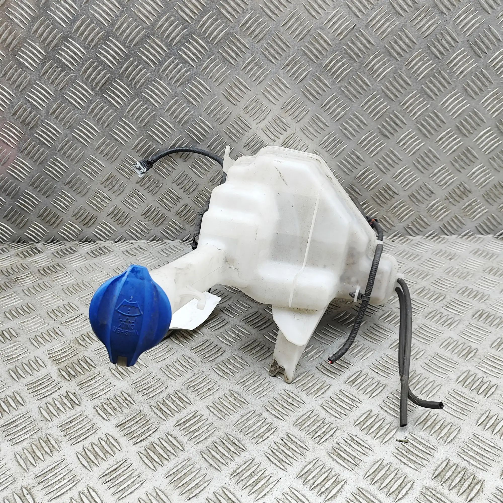 Kia ceed (JD) Window Washer Tank Window Washer Tank — KIA CEE\'D (JD) (2012-2018...
