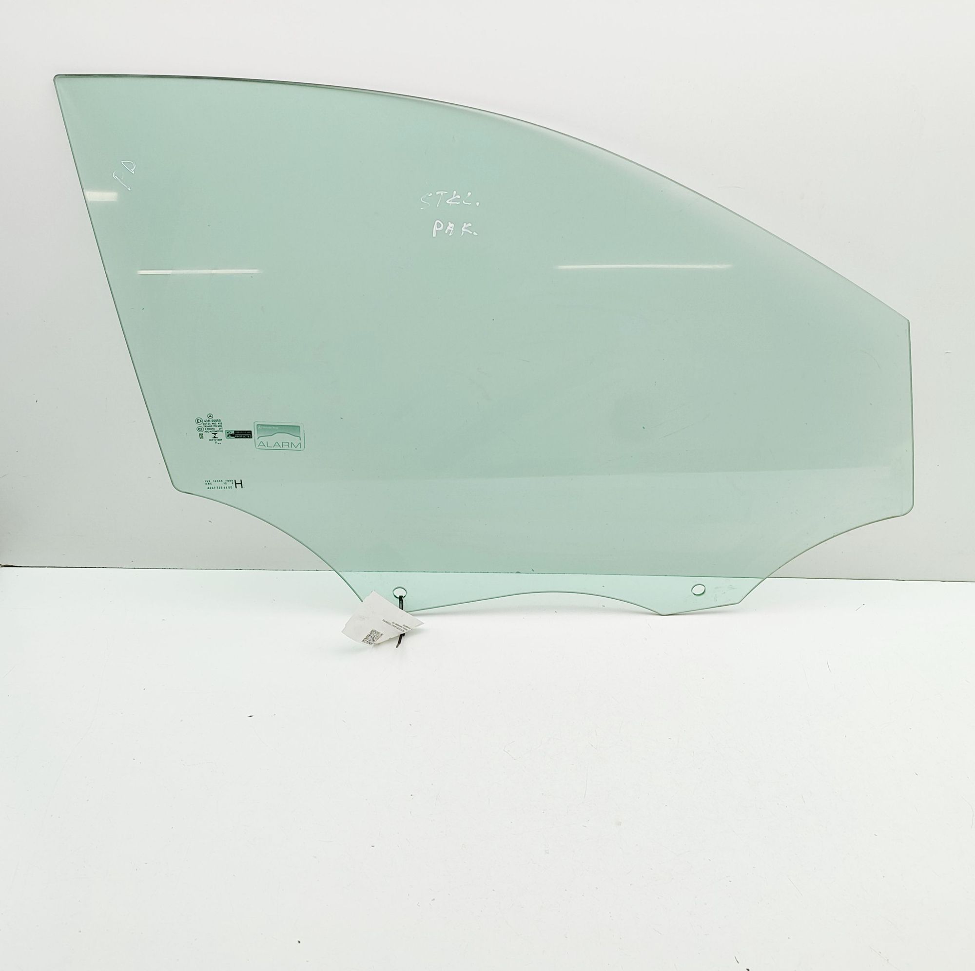 Mercedes-Benz A (W177) Front Right Door Window Front Right Door Window — MERCEDES BENZ EQAH243...