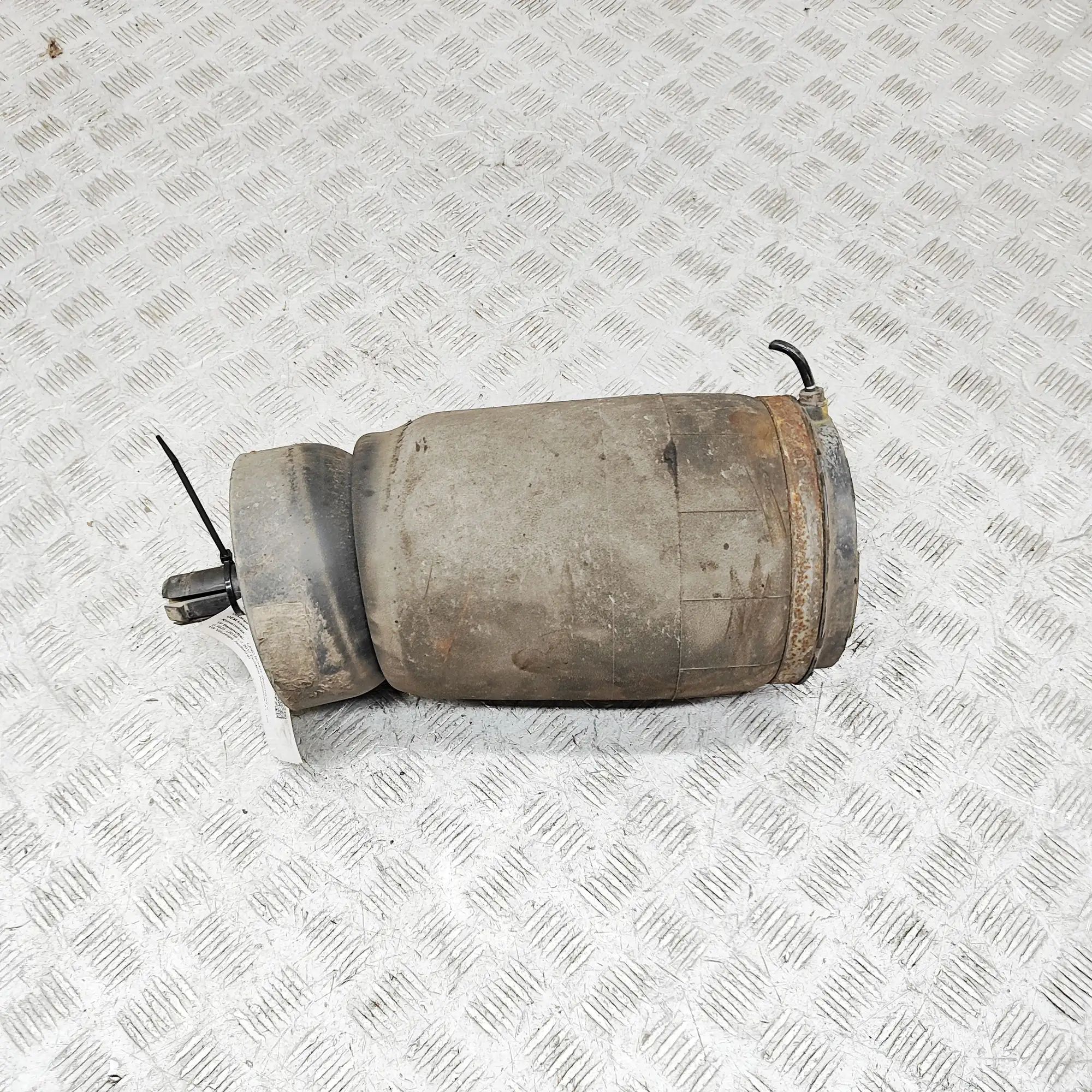 Land Rover Discovery Rear Right Air Suspension Spring Bag Rear Right Air Suspension Spring Bag — LAND ROV...