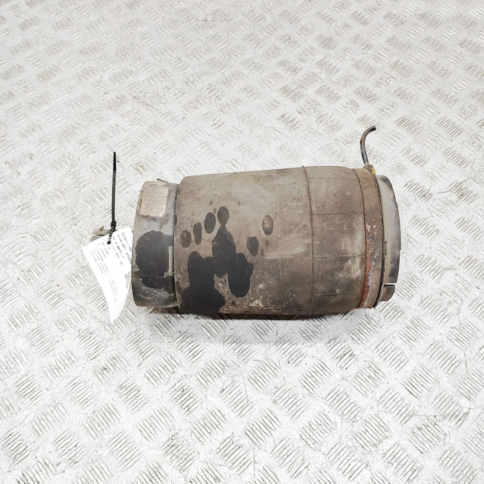 Land Rover Discovery Rear Left Air Suspension Spring Bag Rear Left Air Suspension Spring Bag — LAND ROVE...