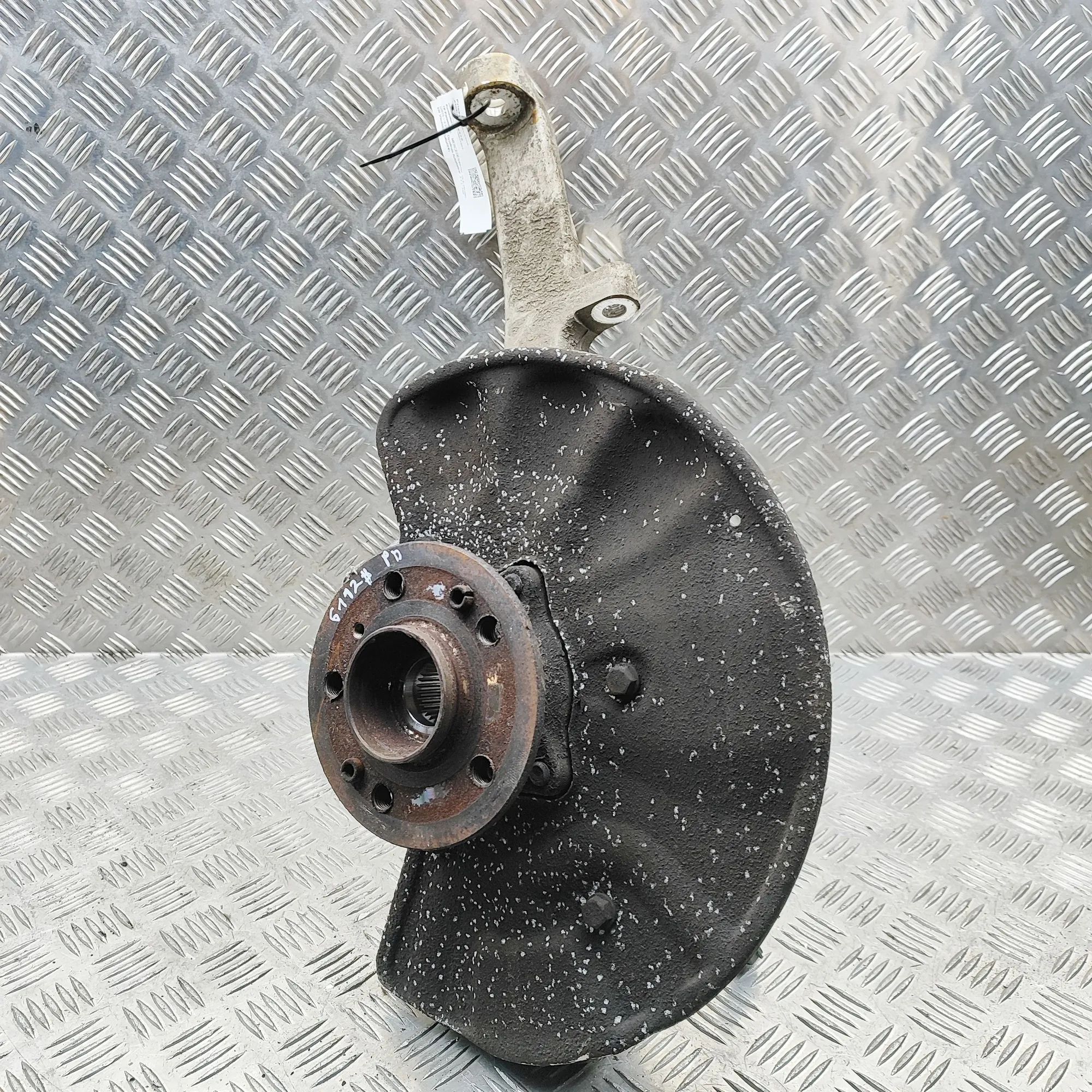 Mercedes-Benz ML / GLE (W166) Front Right Wheel Hub Front Right Wheel Hub — MERCEDES BENZ GLE (W166...