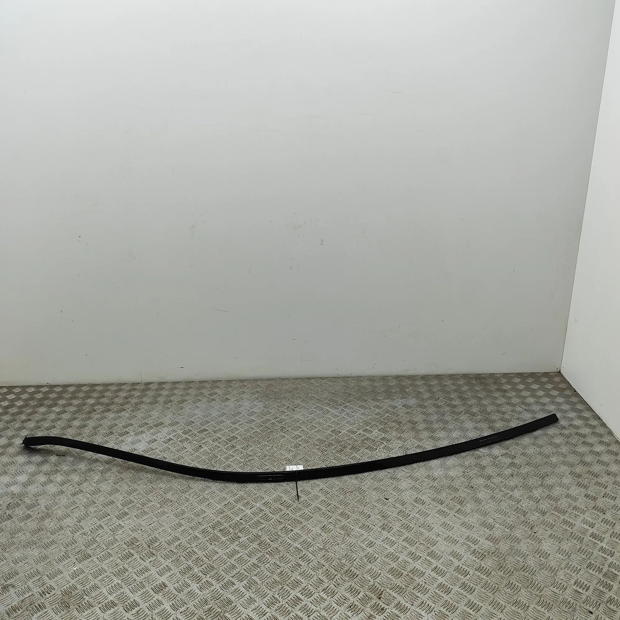 Mercedes-Benz A (W176) Right Side Roof Strip Trim Right Side Roof Strip Trim — MERCEDES BENZ C-CL...
