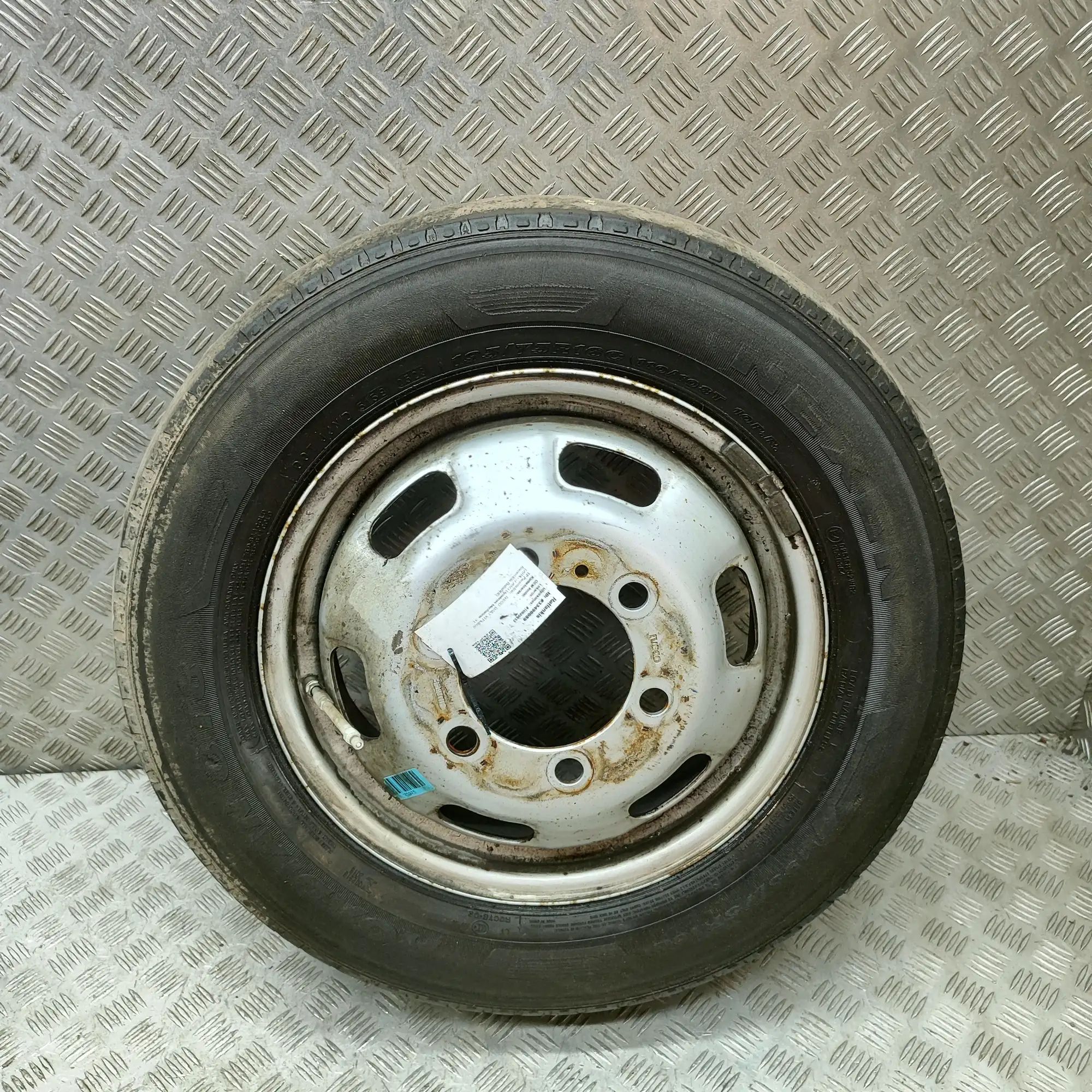 Iveco Daily Alloy Wheel Alloy wheel — IVECO DAILY (VI Flatbed) (2014-.....