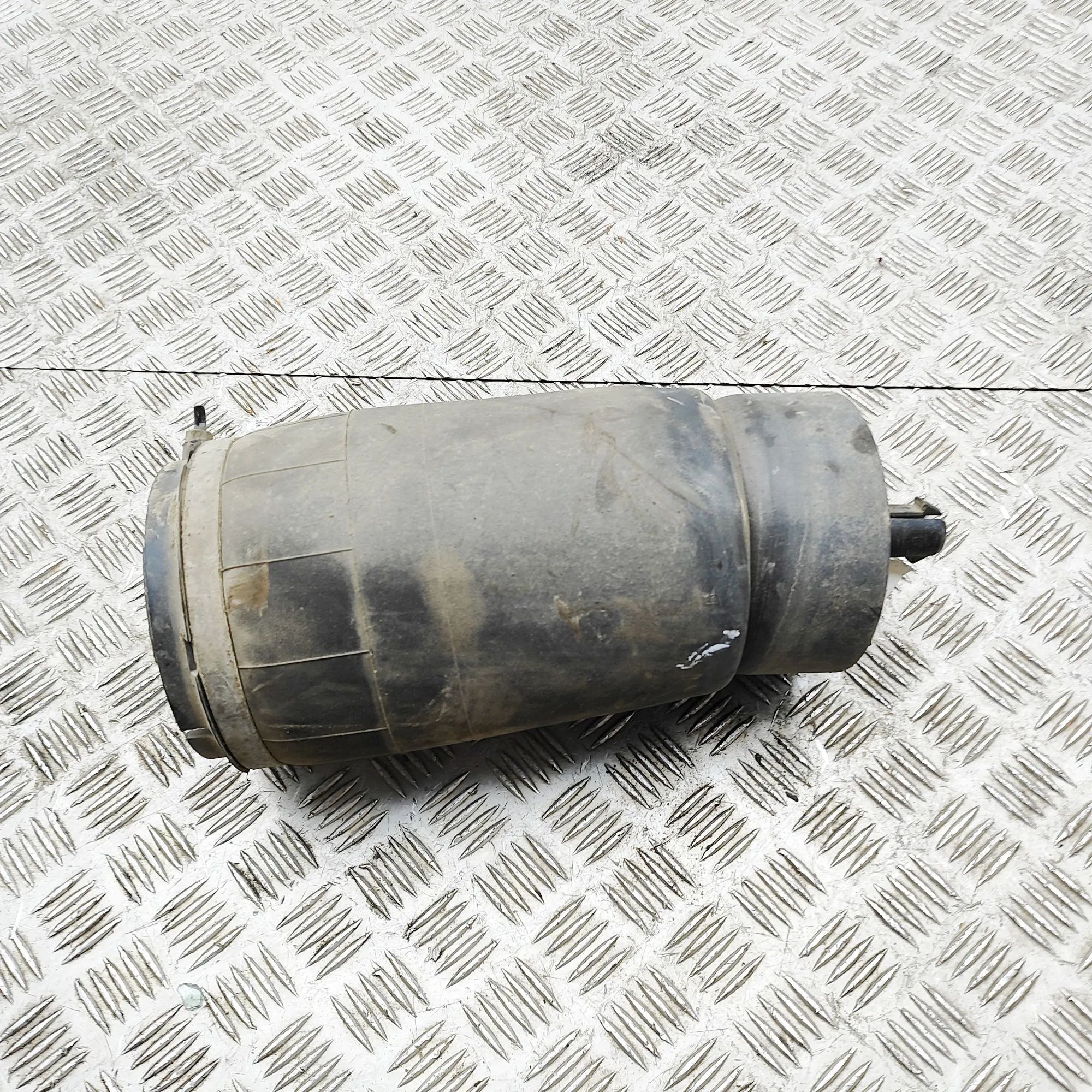 Land Rover Range Rover (L405) Rear Right Air Suspension Spring Bag Rear Right Air Suspension Spring Bag — LAND ROV...