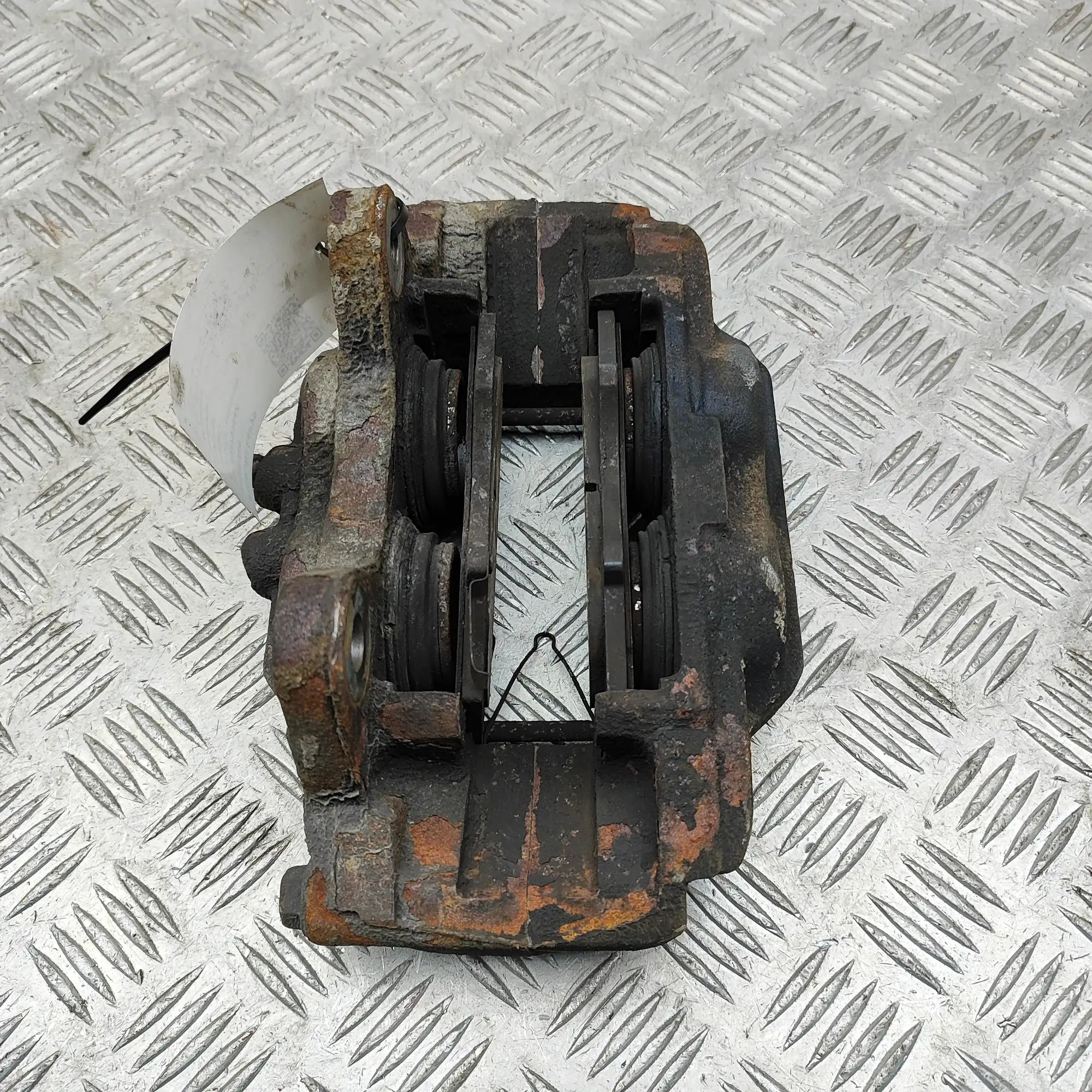 Toyota Land Cruiser 150 Brake caliper — front left Brake caliper — front left — TOYOTA LAND CRUISE...