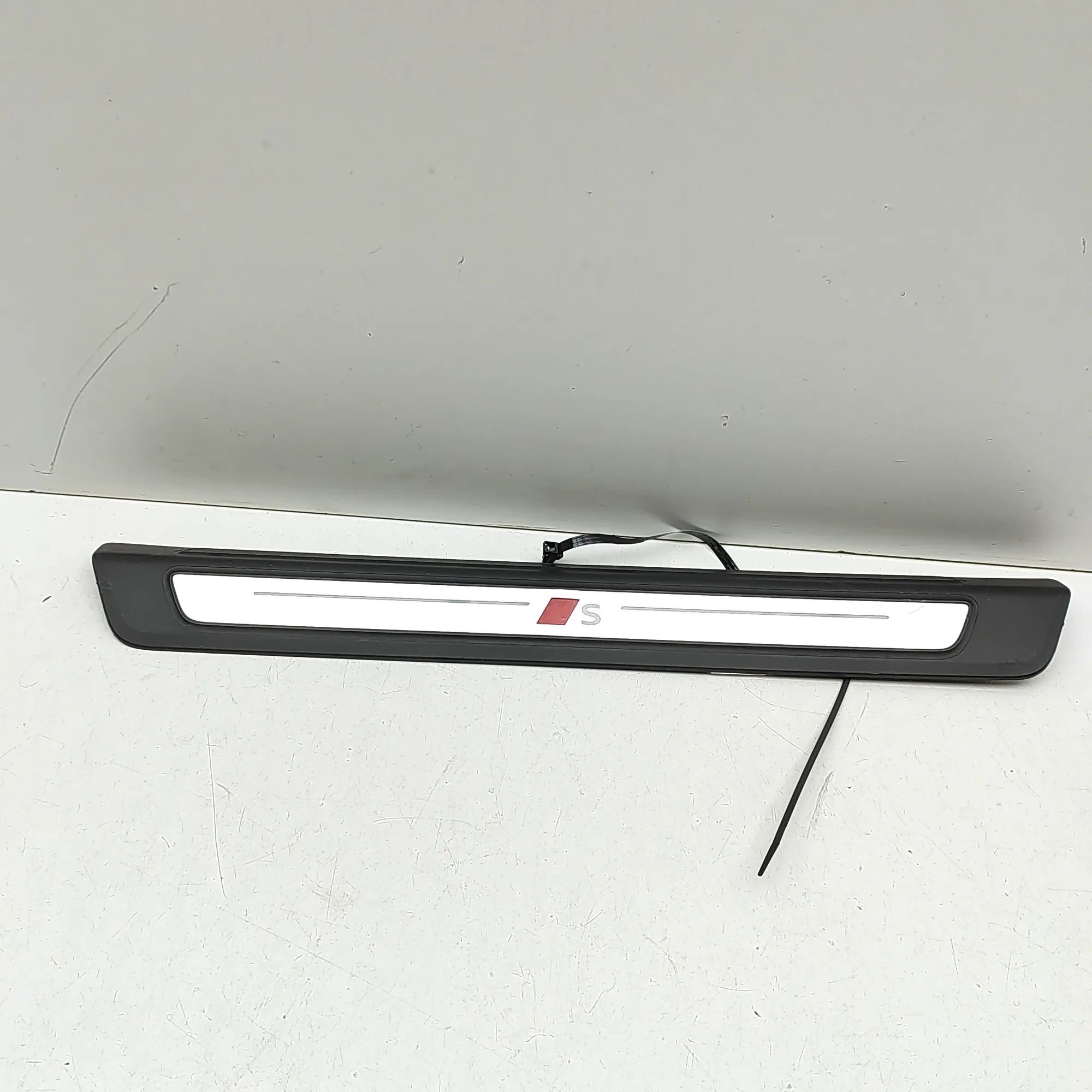 Audi Q5 (GU) Sill trim — front left Sill trim — front left — AUDI Q5 (GUB) (2025-.....