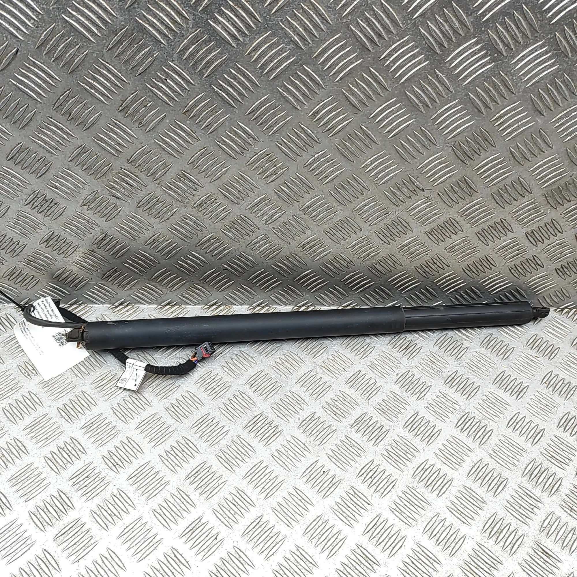 Alfa-Romeo Stelvio Left Side Tailgate Gas Strut Left Side Tailgate Gas Strut — ALFA ROMEO STELV...