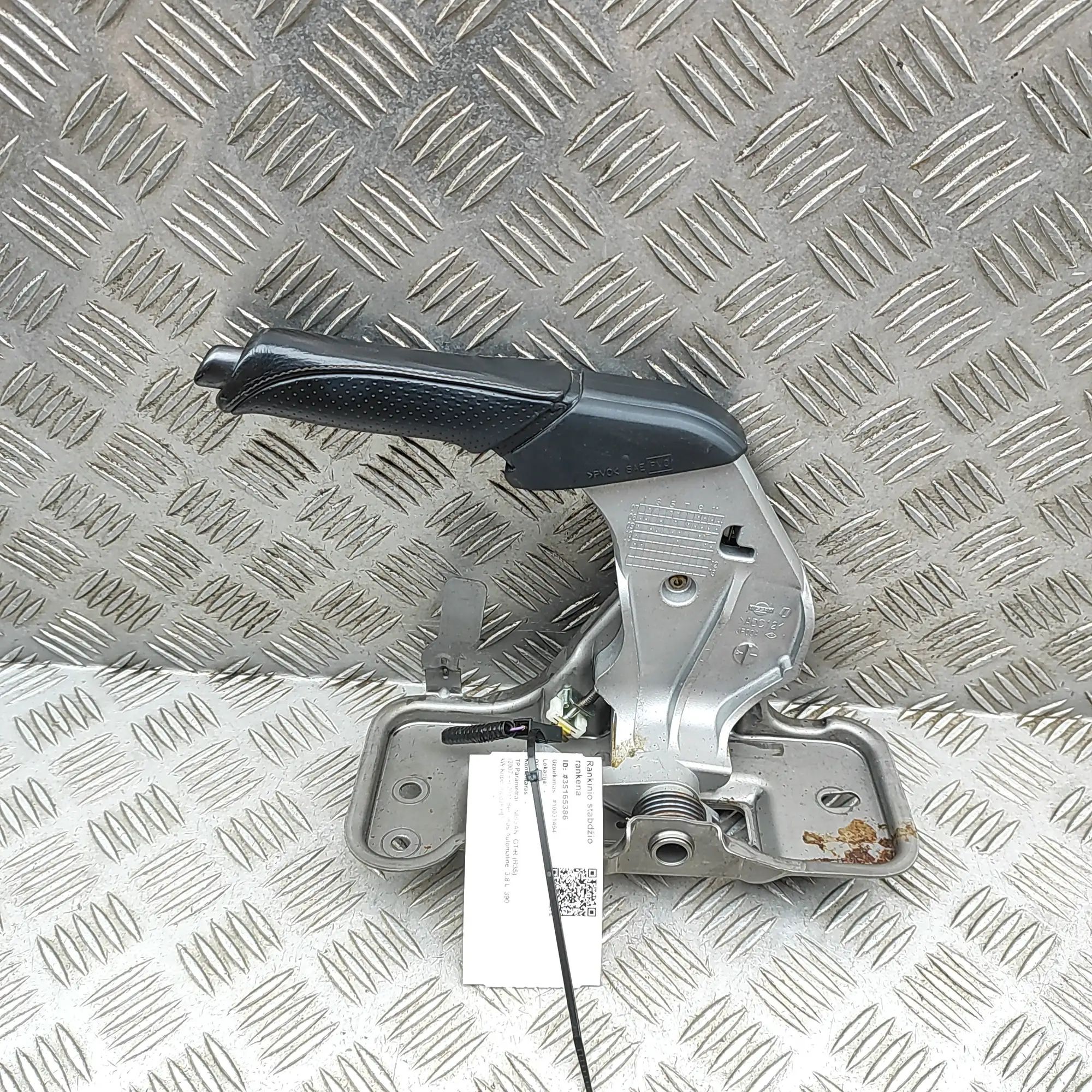 Nissan GT-R Parking brake handle Parking brake handle — NISSAN GT-R (R35) (2007-...