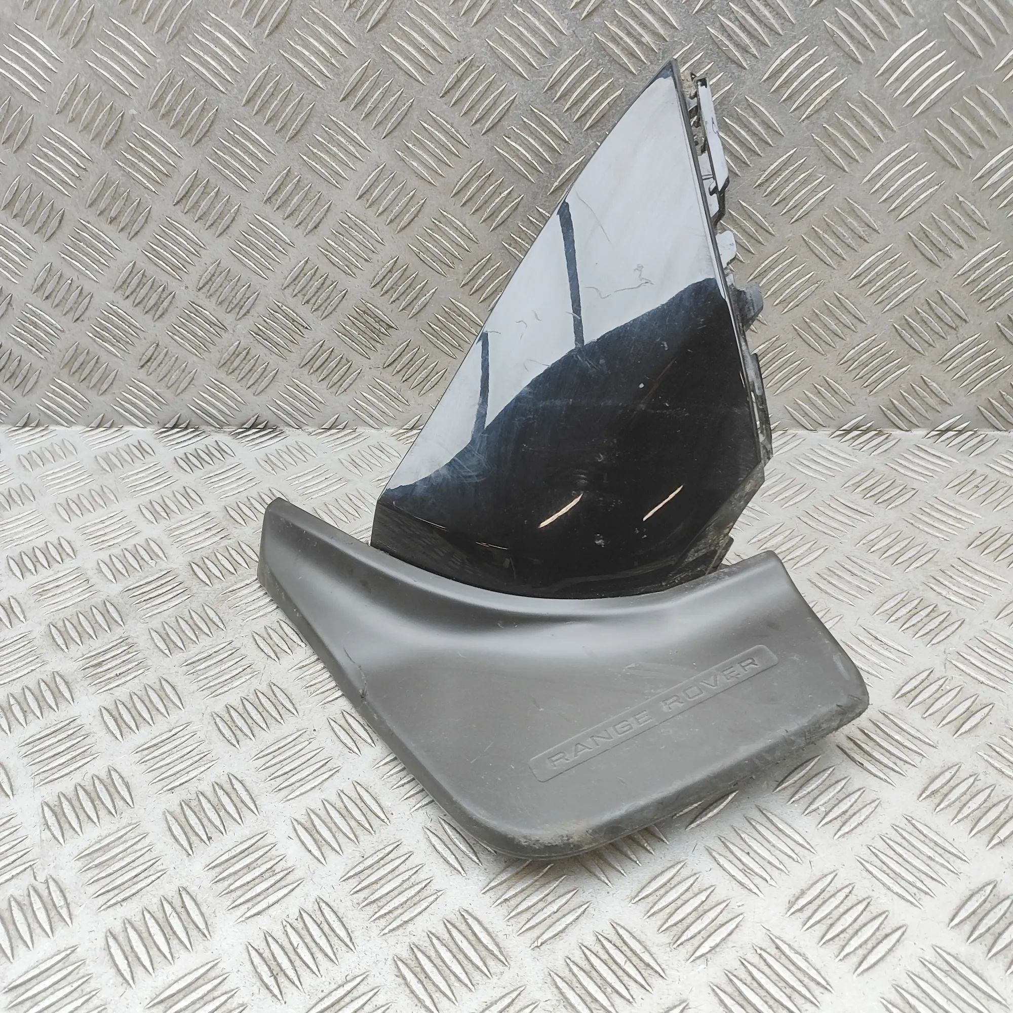 Land Rover Range Rover Evoque Mudguard — rear left Mudguard — rear left — LAND ROVER RANGE ROVER E...