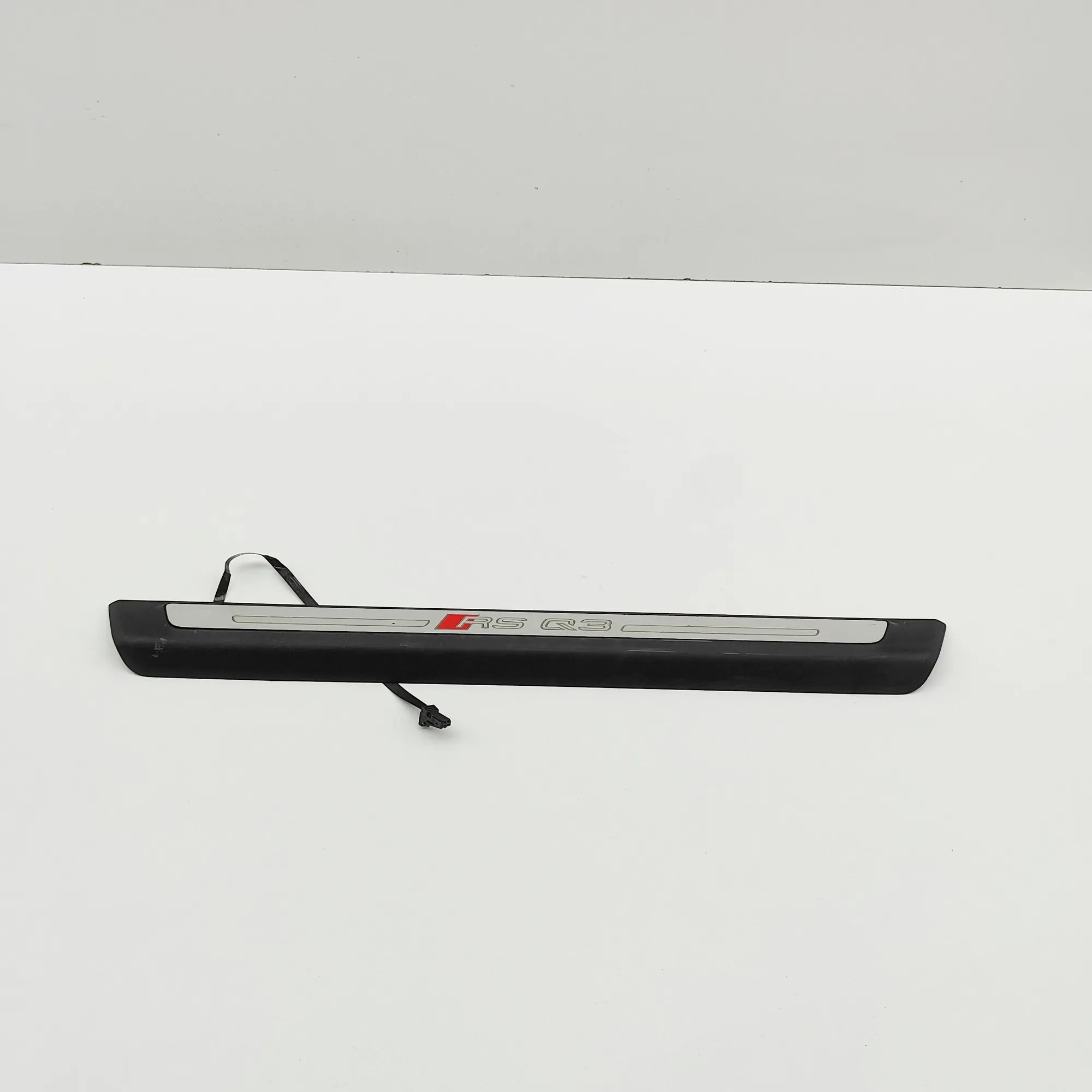 Audi Q3 (F3) Sill trim — front right Sill trim — front right — AUDI Q3 (Sportback F3...