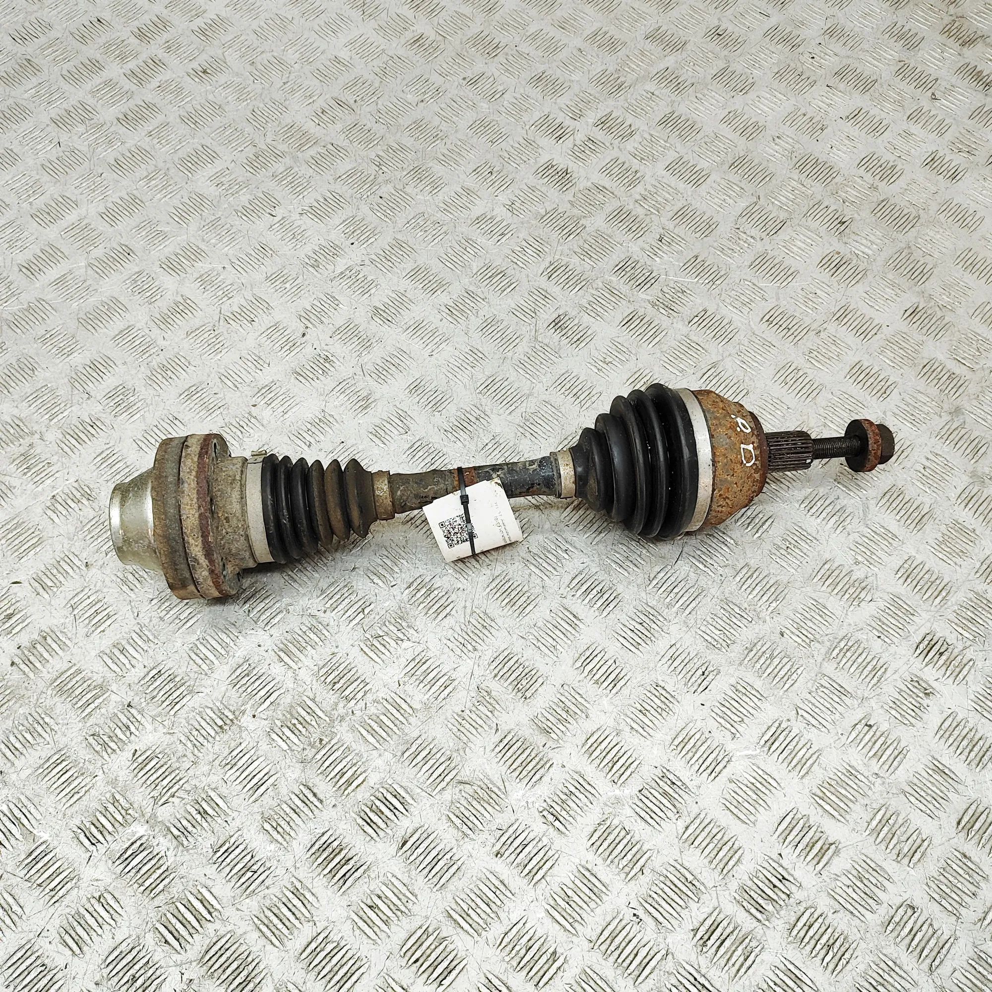 Volkswagen Amarok Front Right Driveshaft Front Right Driveshaft — VW AMAROK (2H_, S1B) (...