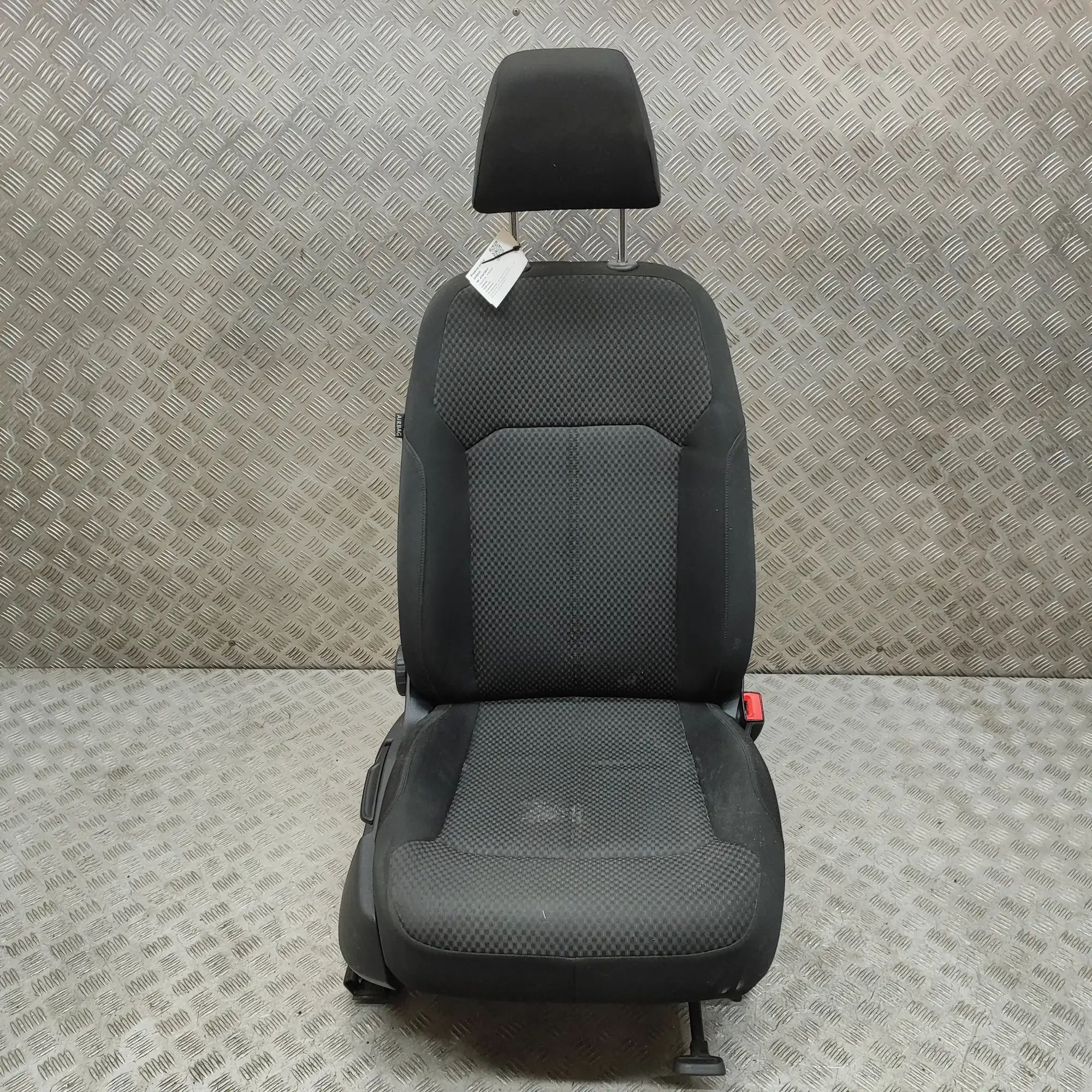 Volkswagen Passat (B7) Front Right Seat Front right seat — VW PASSAT (B7 362) (2010-201...
