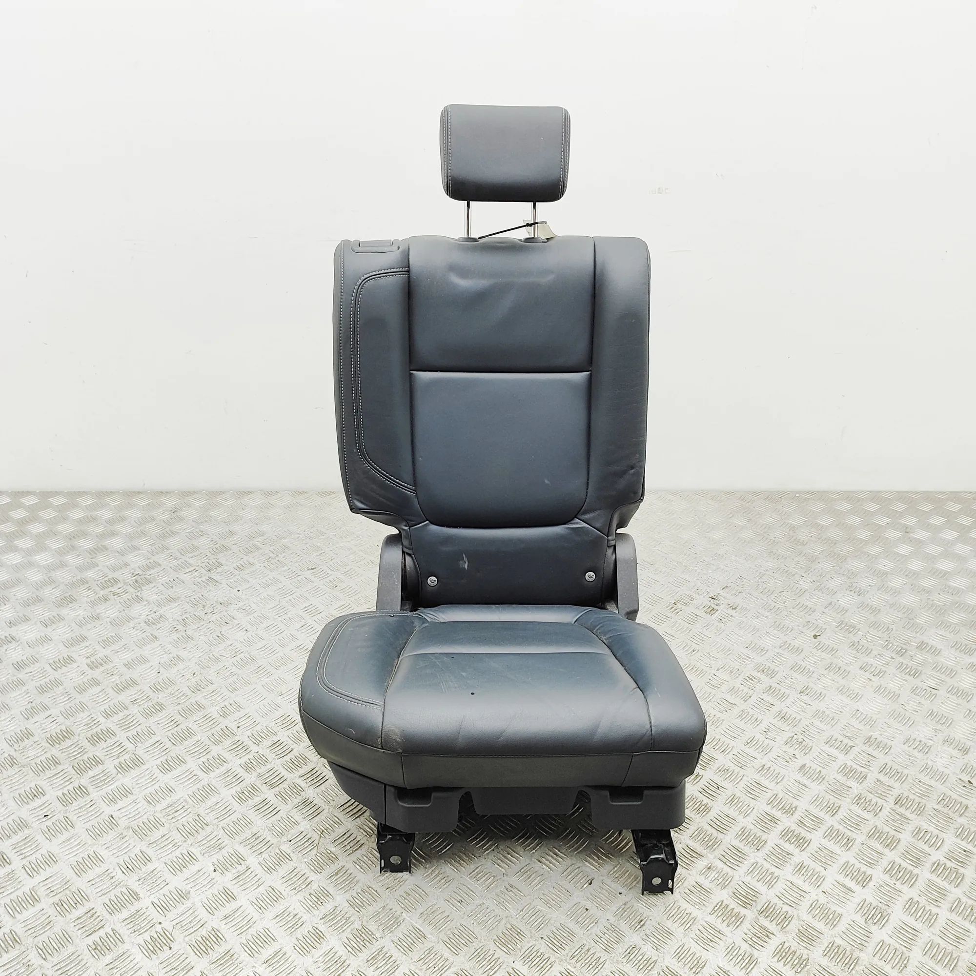 Mitsubishi Outlander Takapenkki Rear seat — MITSUBISHI OUTLANDER (III GG_W, GF_...