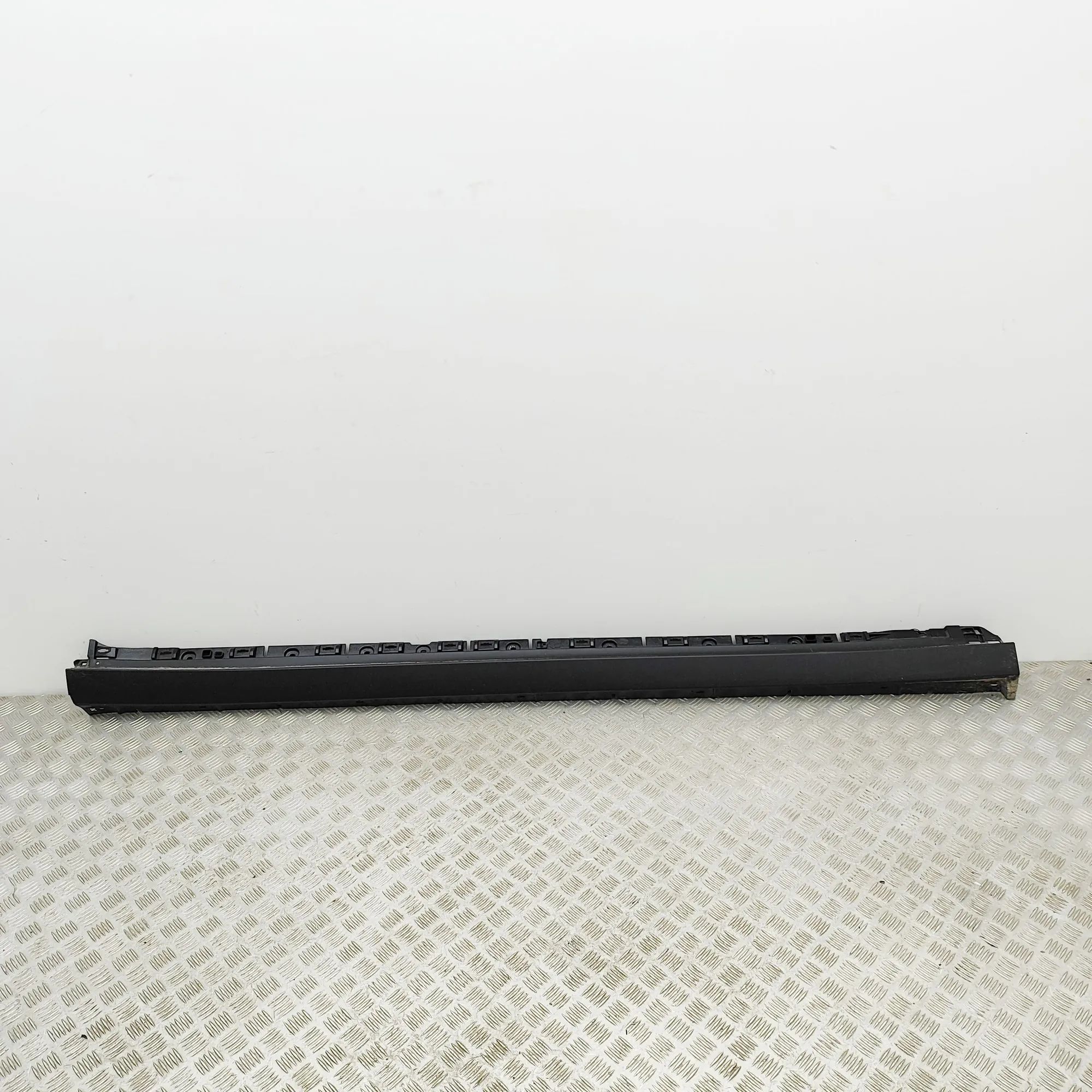 Porsche Cayenne Right Side Plastic Sideskirt Cover Right Side Plastic Sideskirt Cover — PORSCHE CA...
