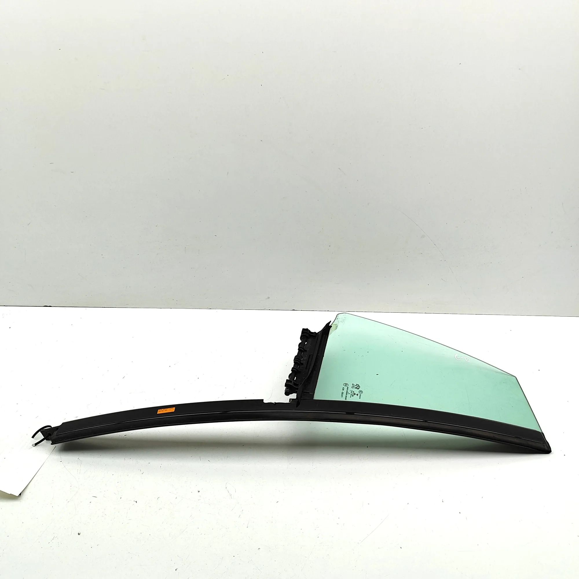 Peugeot 508 Right rear door window Right rear door window — PEUGEOT 508 (SW II) (2...