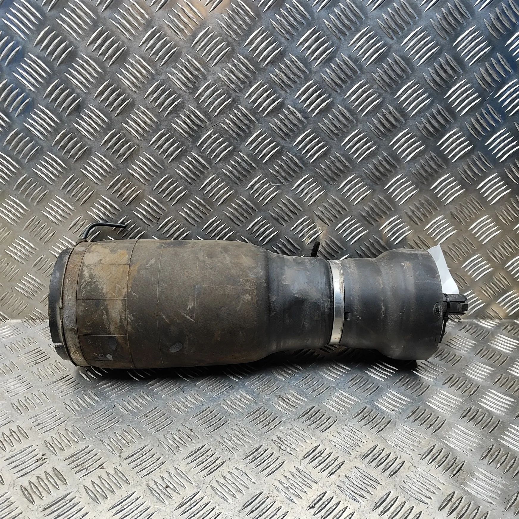 Land Rover Discovery Rear Right Air Suspension Spring Bag Rear Right Air Suspension Spring Bag — LAND ROV...