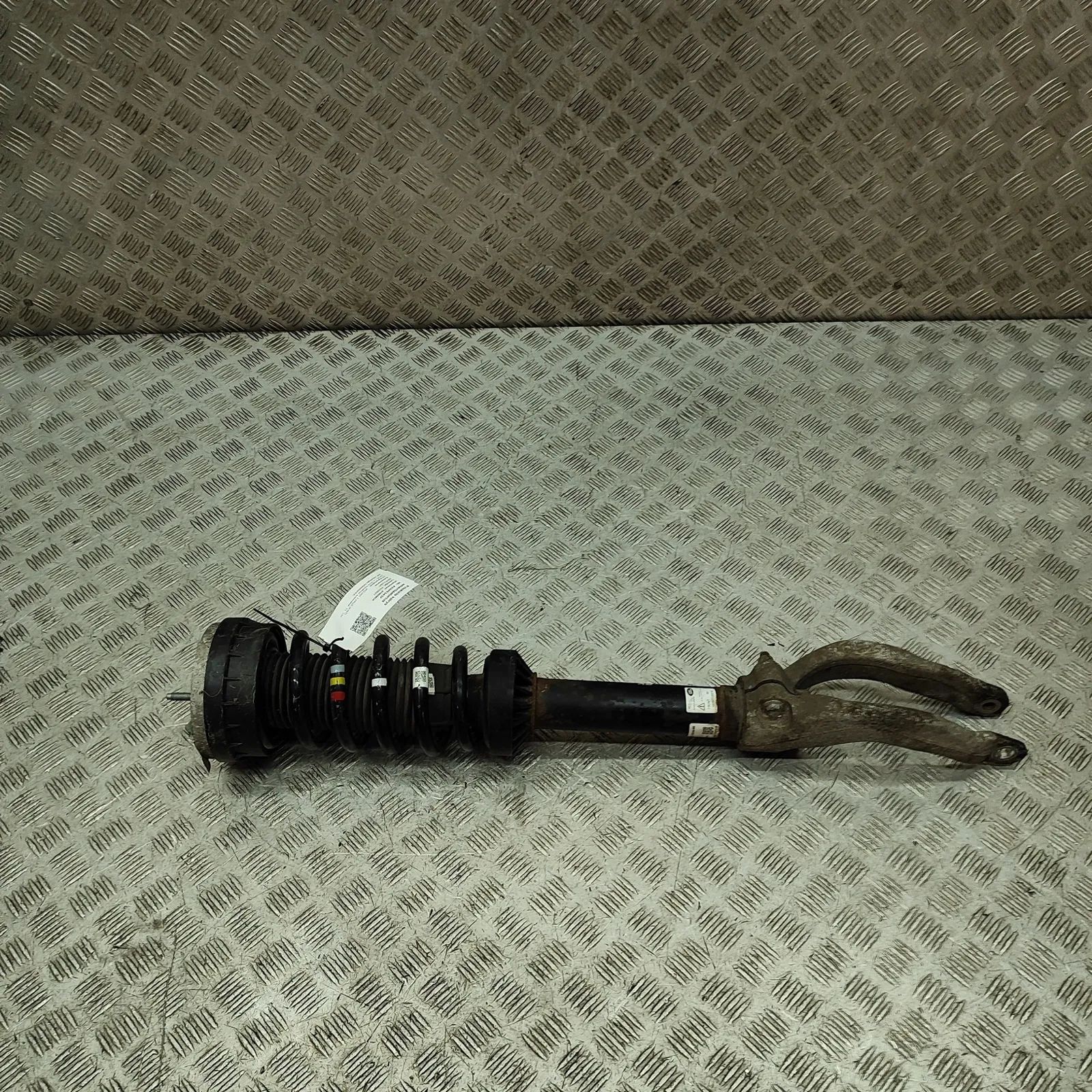 Jaguar F-Pace Shock absorber — front left