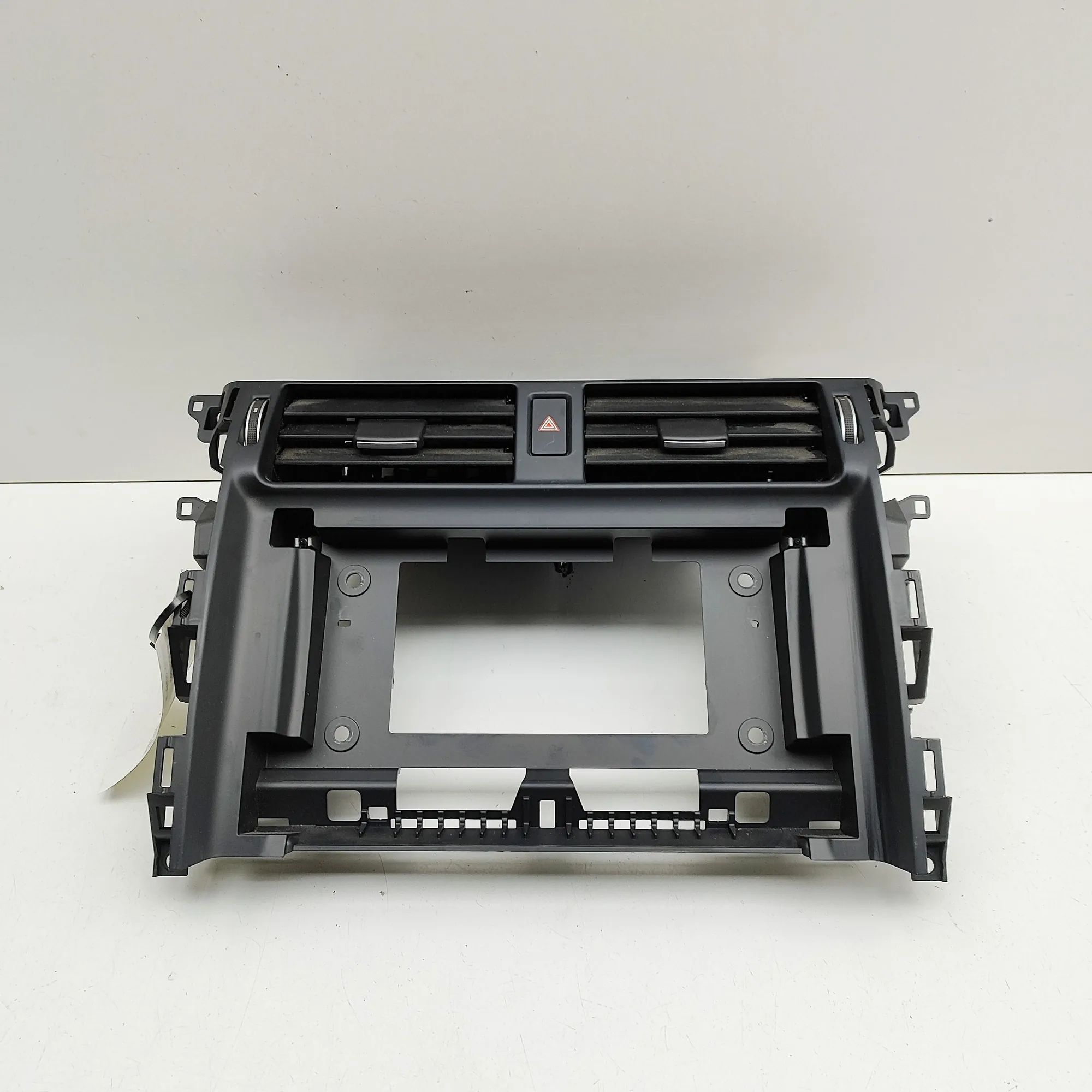 Land Rover Discovery Dashboard Air Vents Dashboard Air Vents — LAND ROVER DISCOVERY (V L...