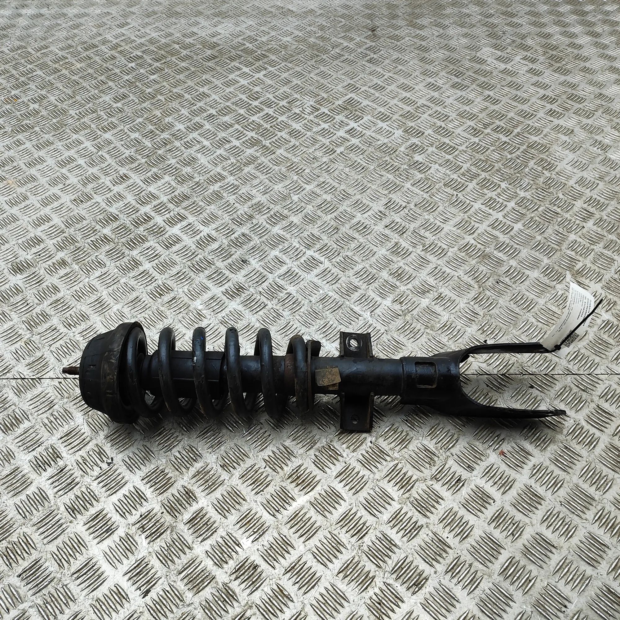 Volkswagen Amarok Shock absorber — front right Shock absorber — front right — VW AMAROK (2H_, ...