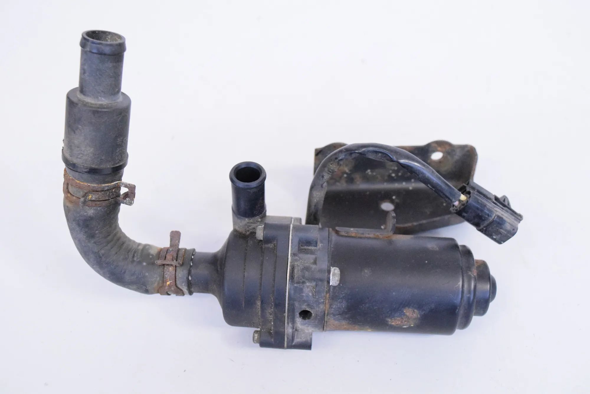 Jaguar XJ (X308) Auxiliary Water Pump Auxiliary Water Pump — JAGUAR XJ (X308) (1996-2...