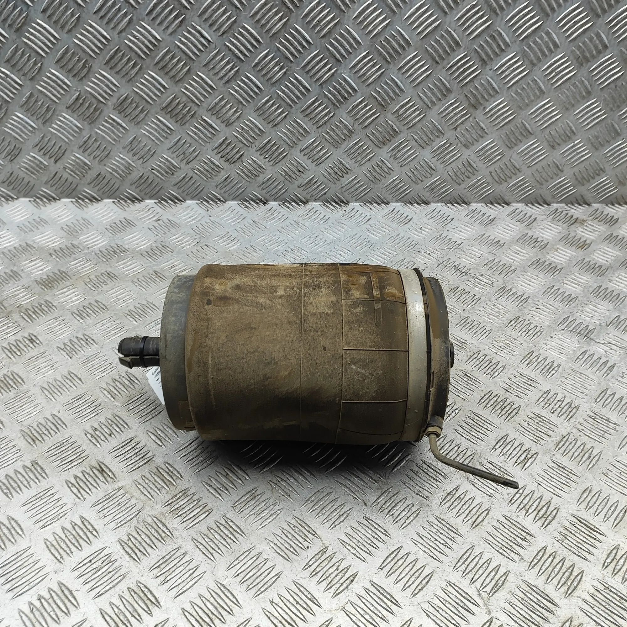 Land Rover Discovery Rear Right Air Suspension Spring Bag Rear Right Air Suspension Spring Bag — LAND ROV...