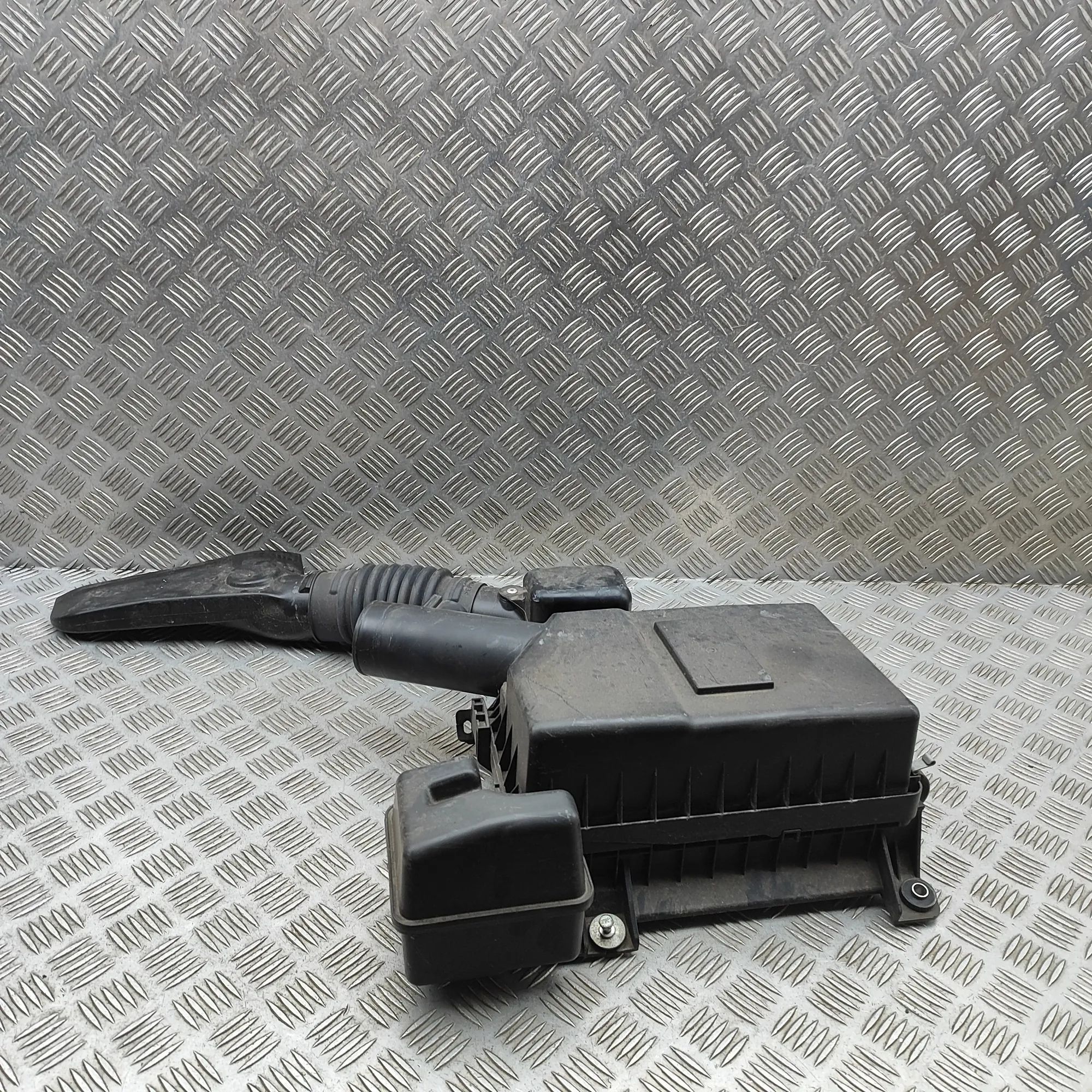 Mitsubishi Outlander Ilmanpuhdistin  Air Filter Box — MITSUBISHI OUTLANDER (III GG_W...