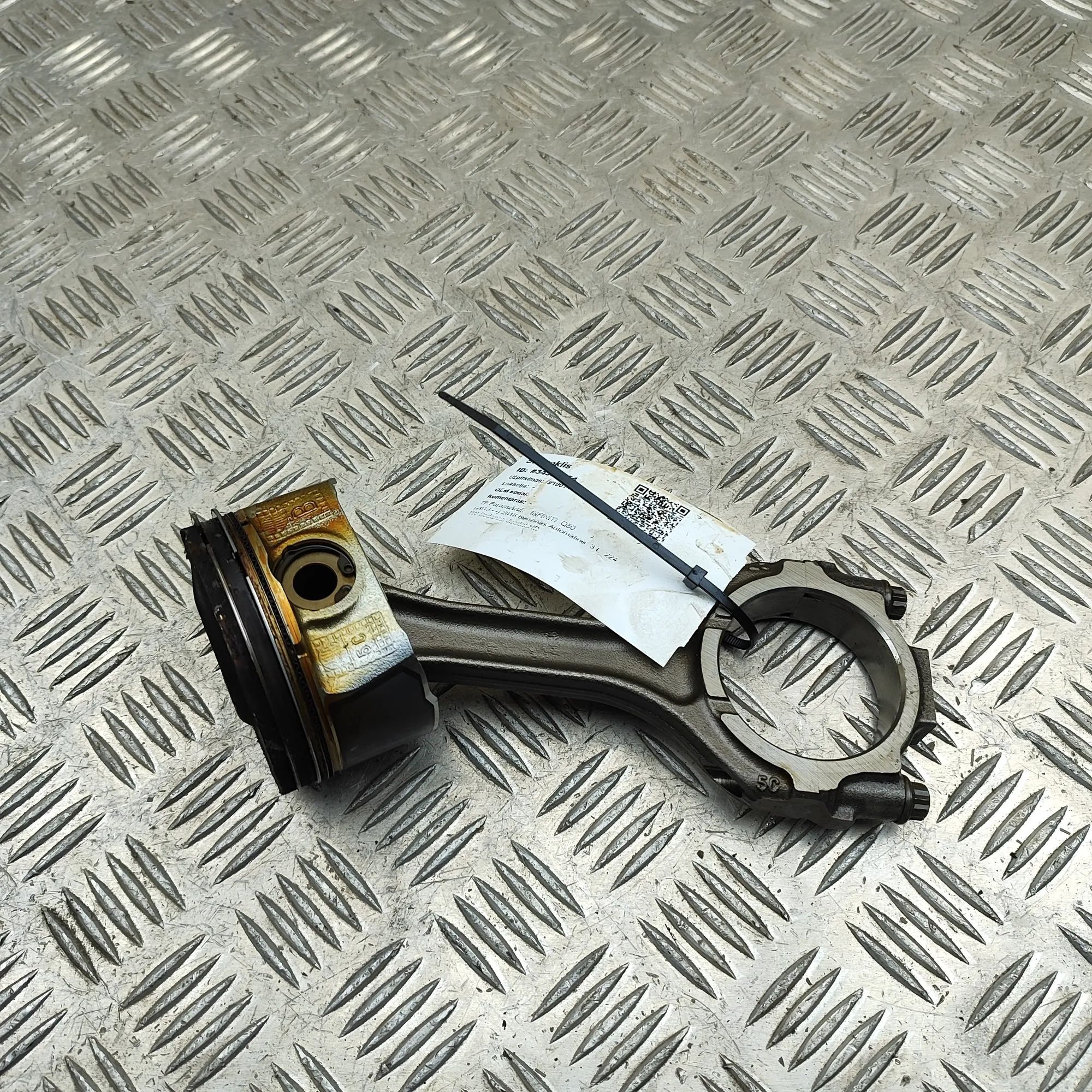 Infiniti Q50 Piston
