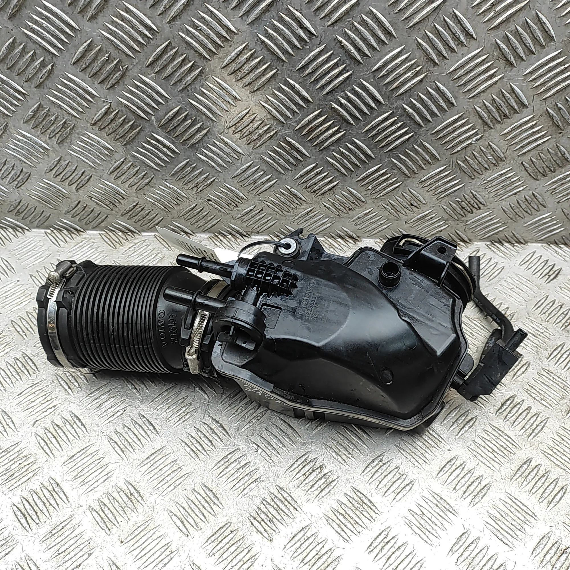 Volvo V60 Intake resonator Intake resonator — VOLVO V60 (II 225, 227) (201...