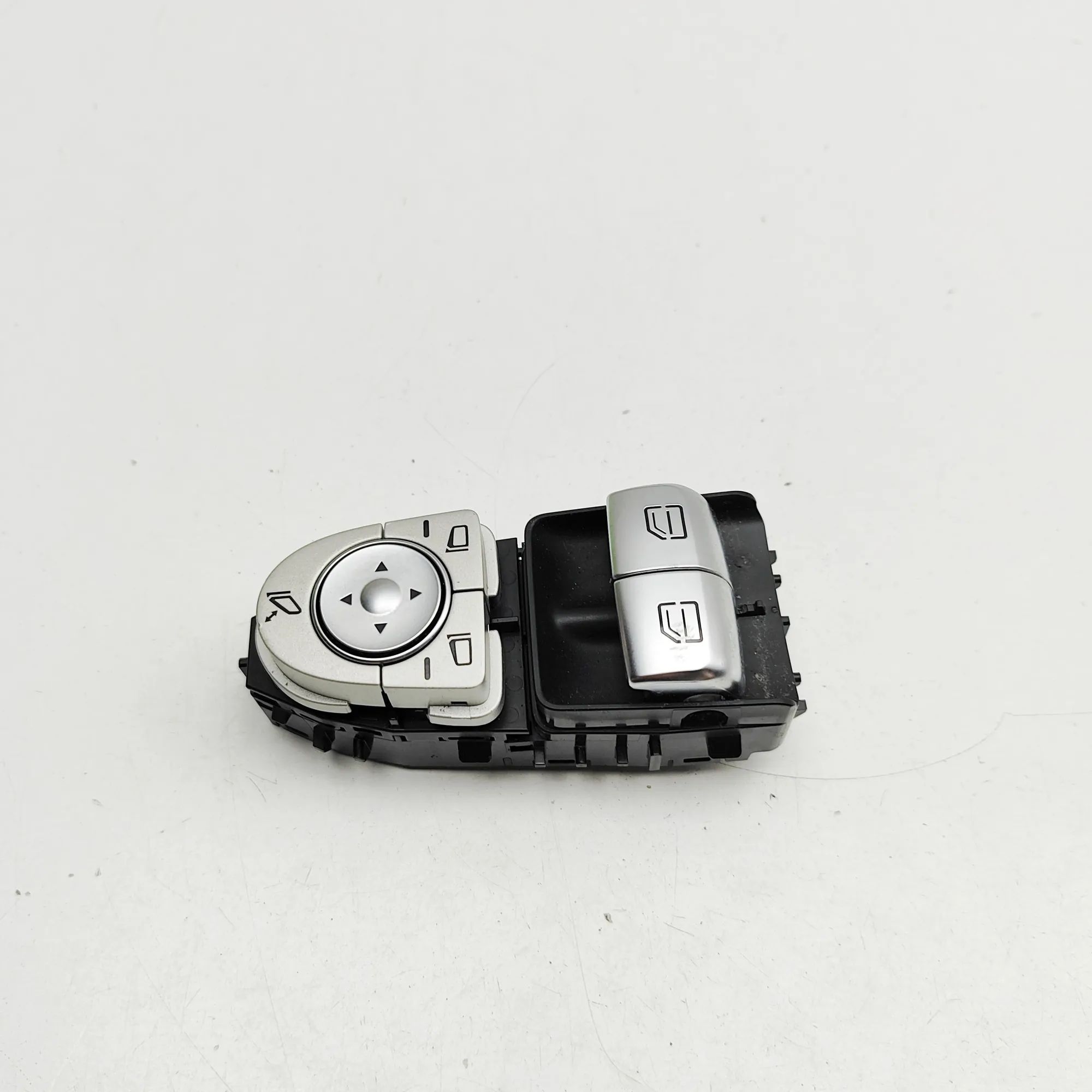 Mercedes-Benz A (W176) Door window switch — front right Door window switch — front right — MERCEDES BEN...