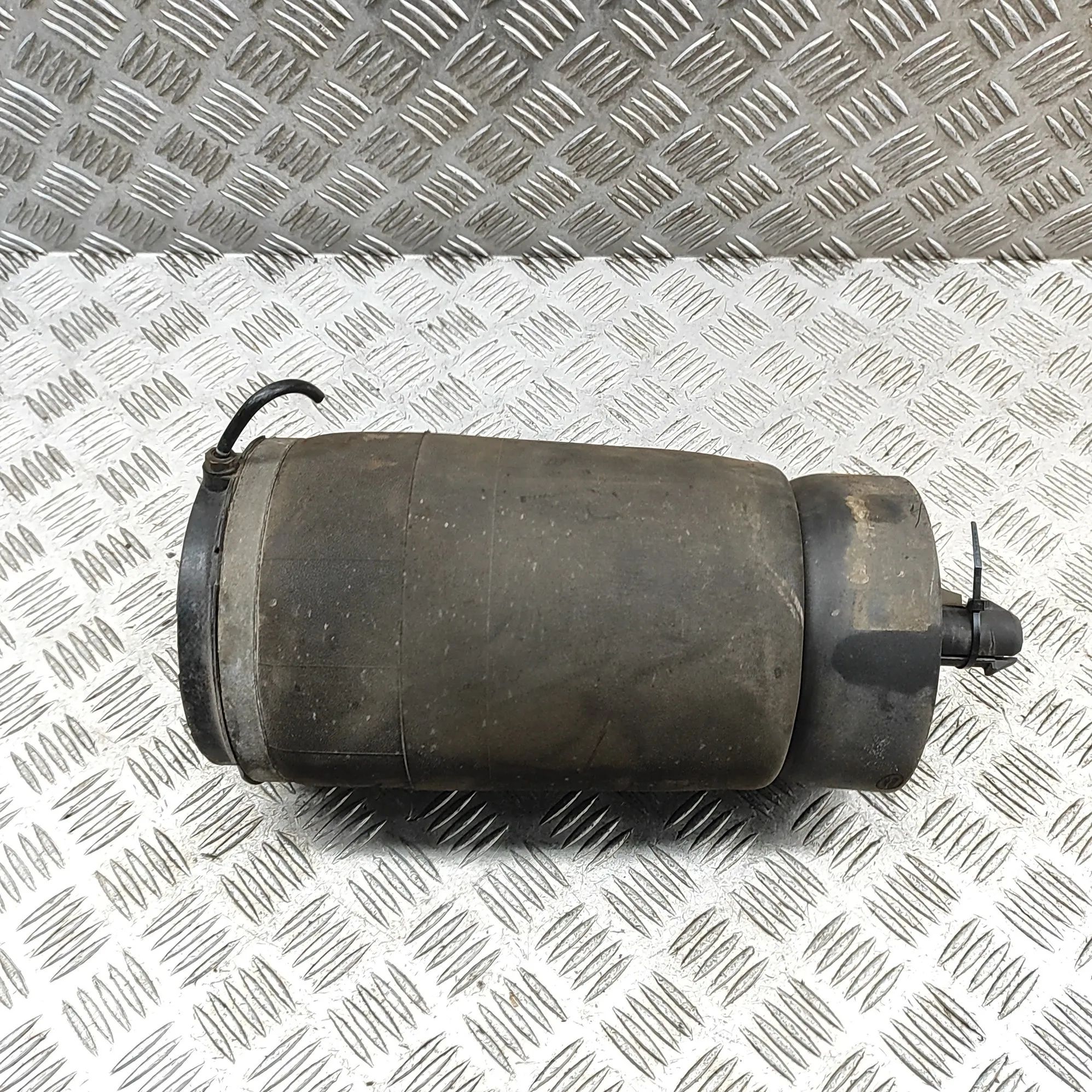 Land Rover Discovery Rear Left Air Suspension Spring Bag Rear Left Air Suspension Spring Bag — LAND ROVE...