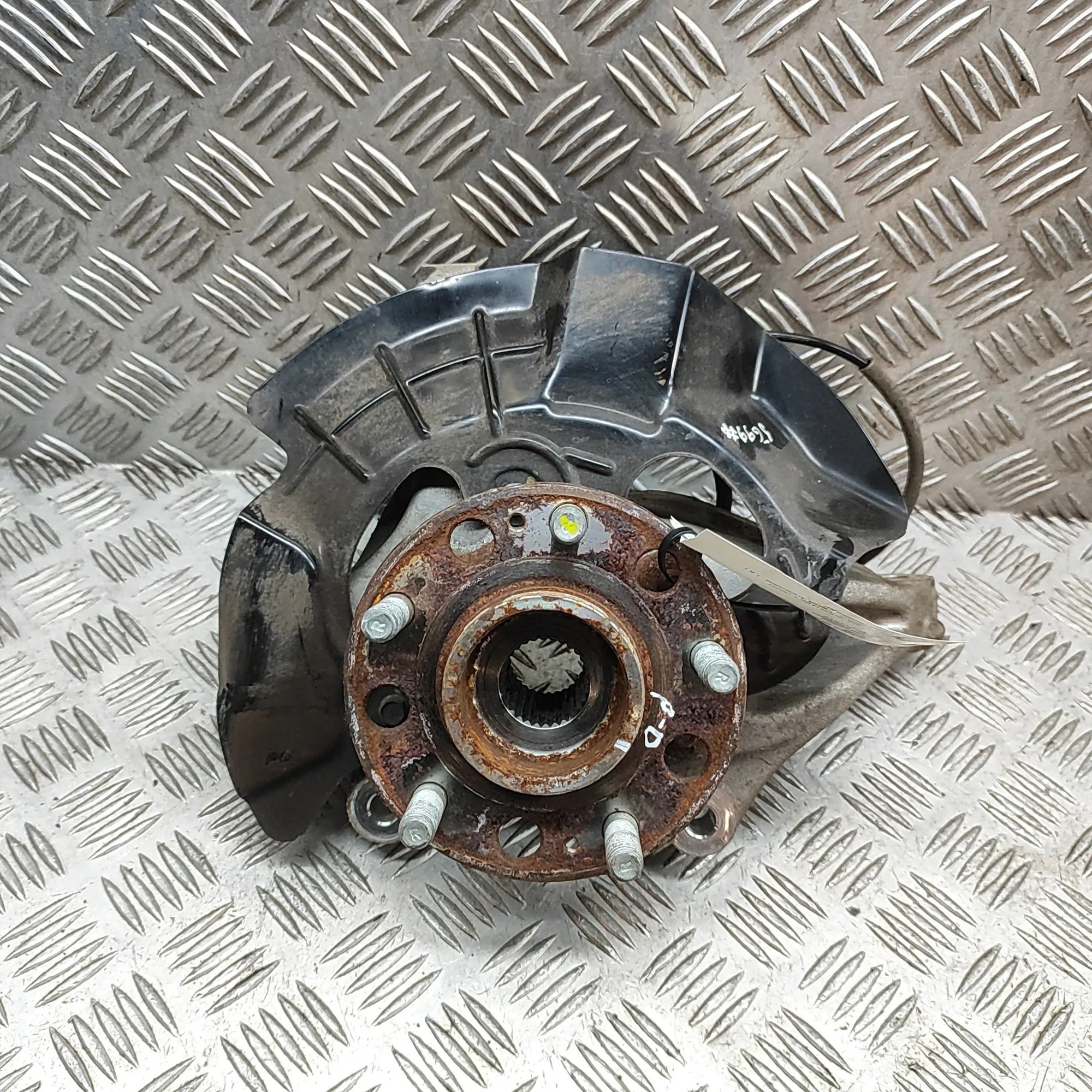 Kia Sportage Front Right Wheel Hub Front Right Wheel Hub — KIA SPORTAGE (V NQ5) (2...