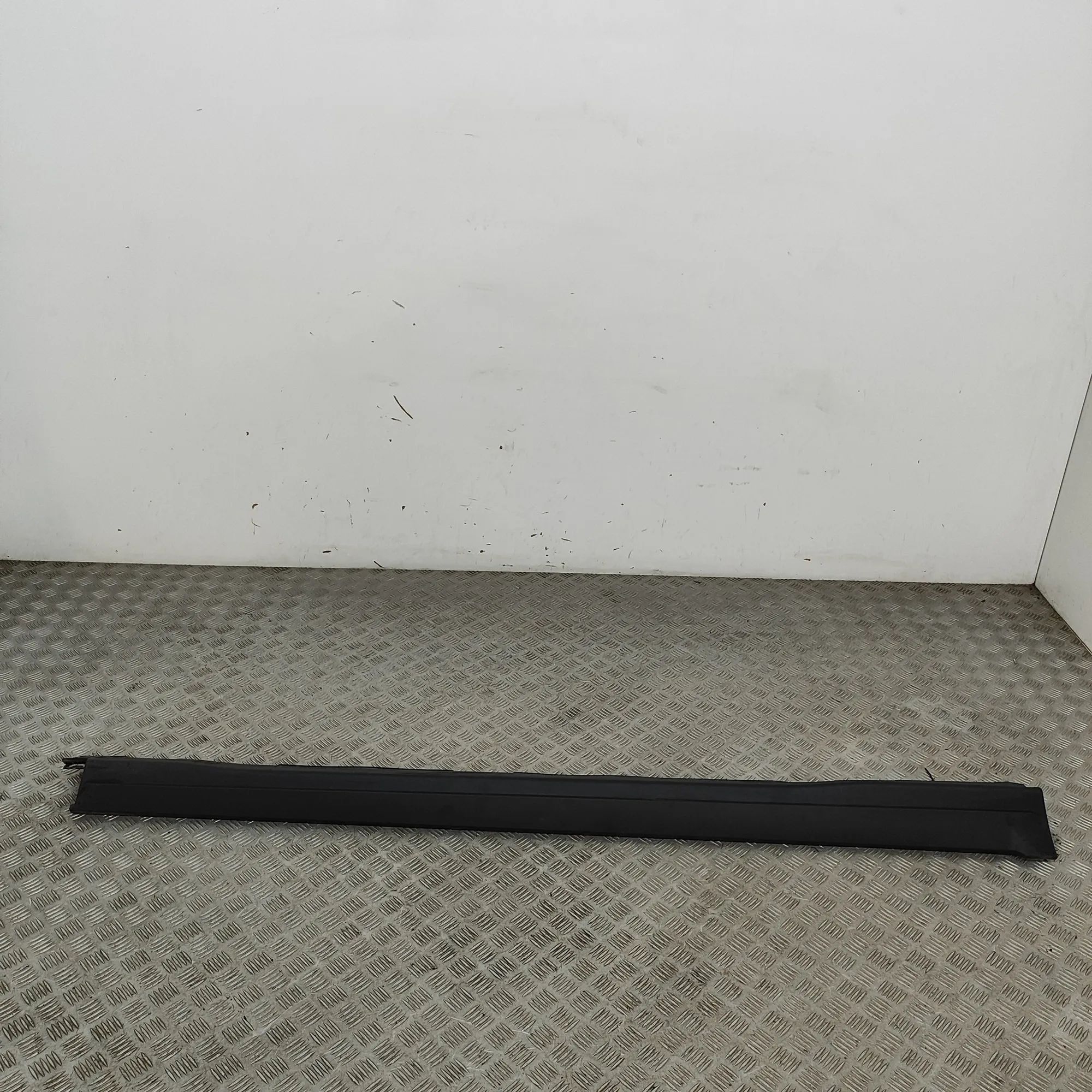 Mercedes-Benz GLA (X156) Right Side Plastic Sideskirt Cover Right Side Plastic Sideskirt Cover — MERCEDES B...