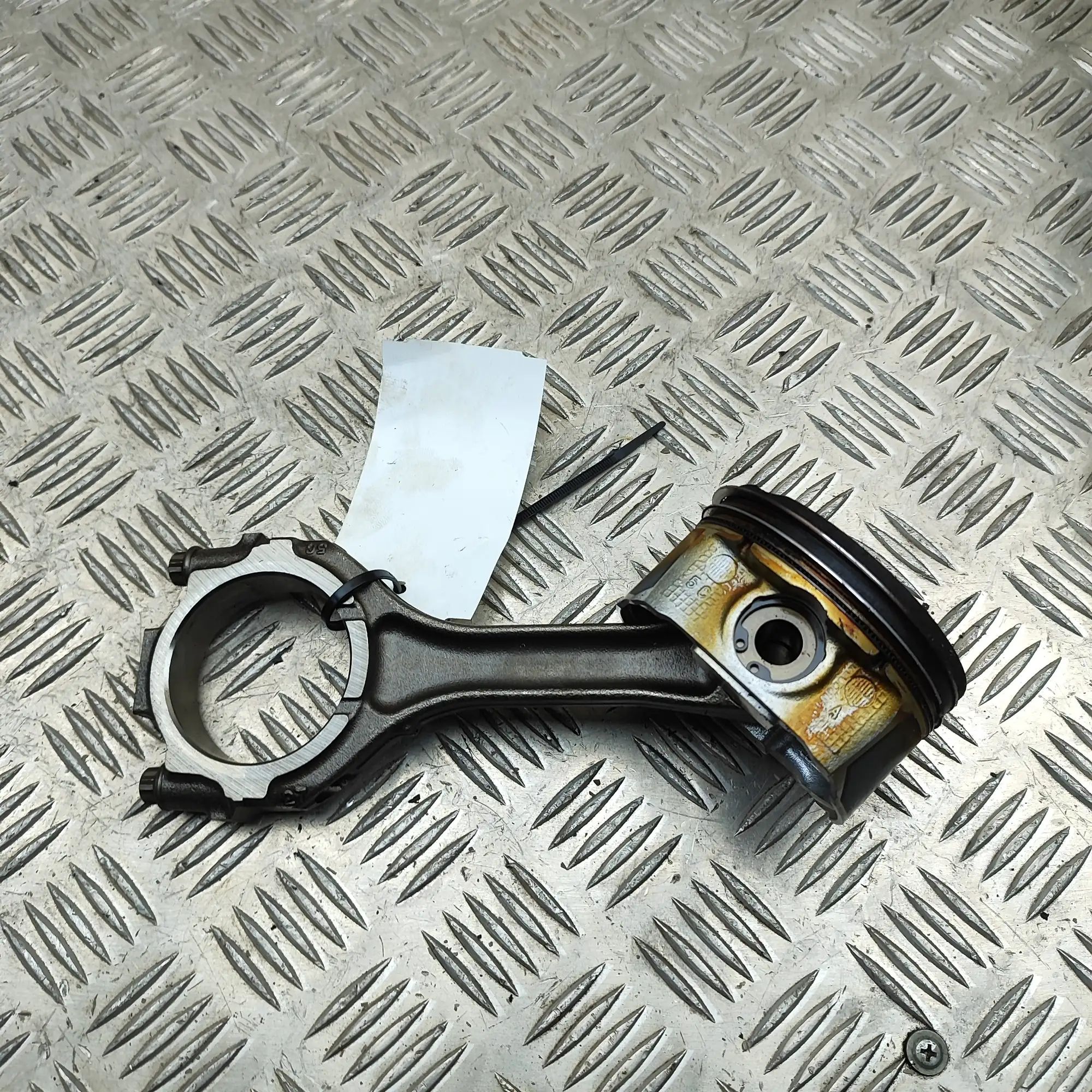 Infiniti Q50 Piston