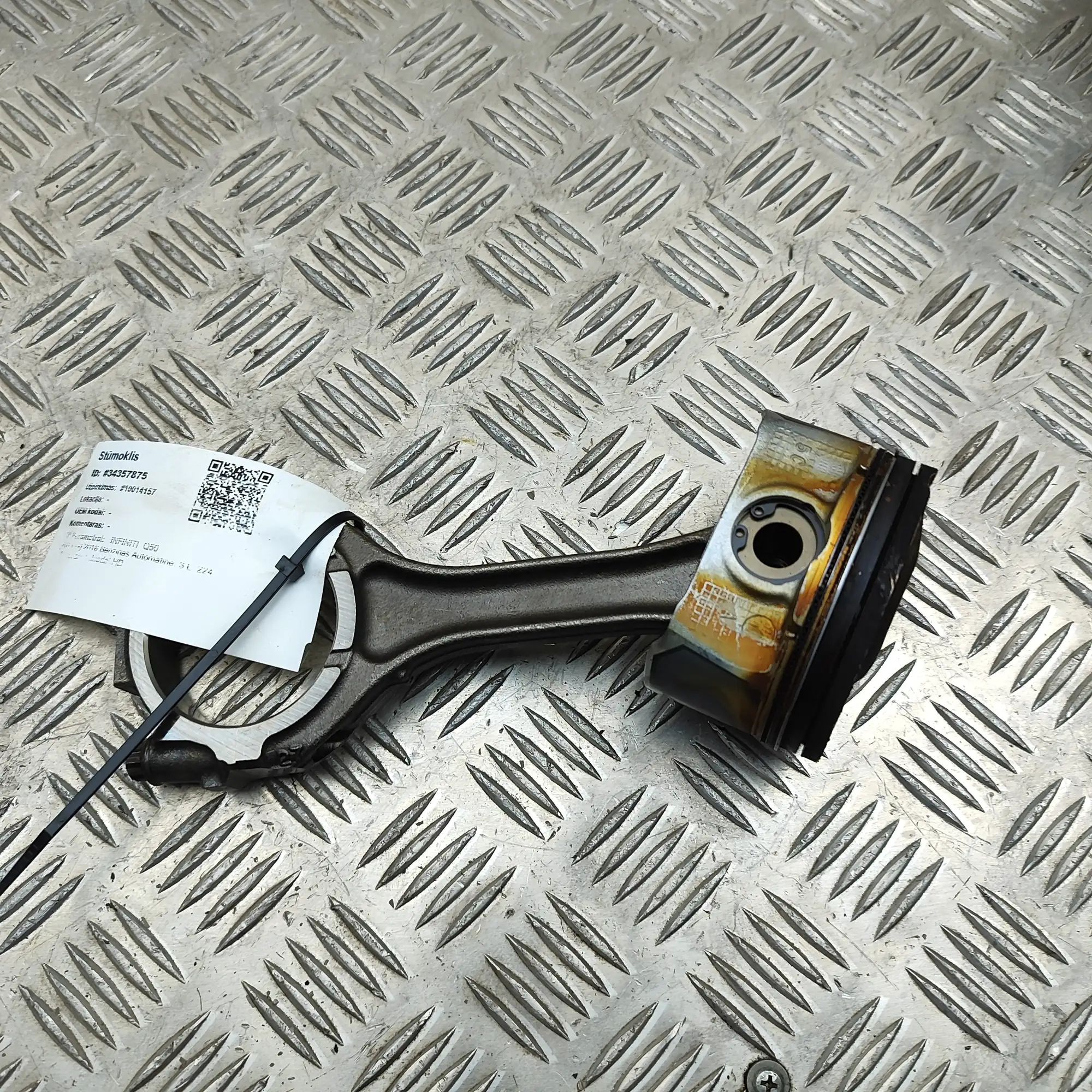 Infiniti Q50 Piston