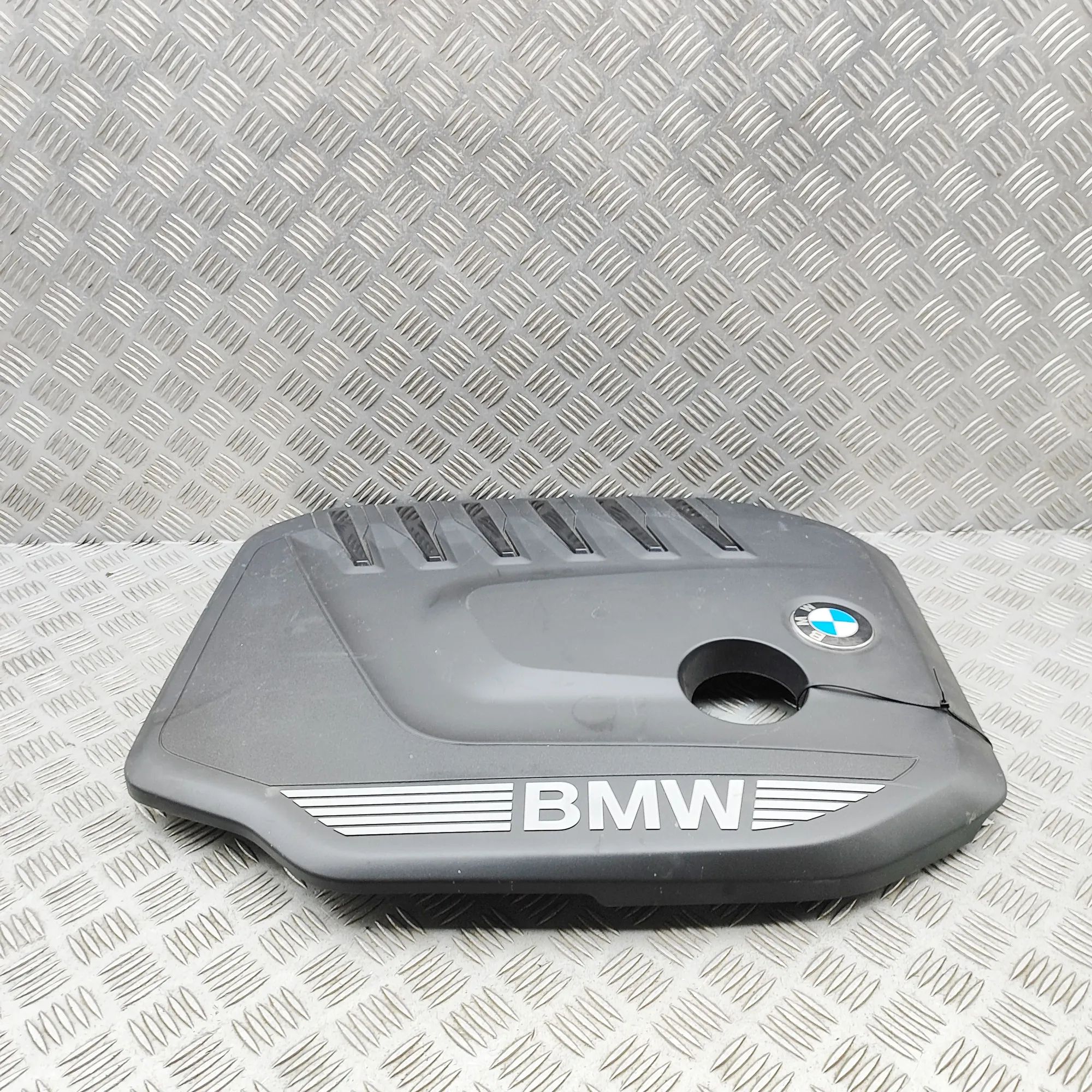 BMW X5 (G05) Moottori muovikansi Engine cover — BMW X5 (G05) (2018-...) — 849035...
