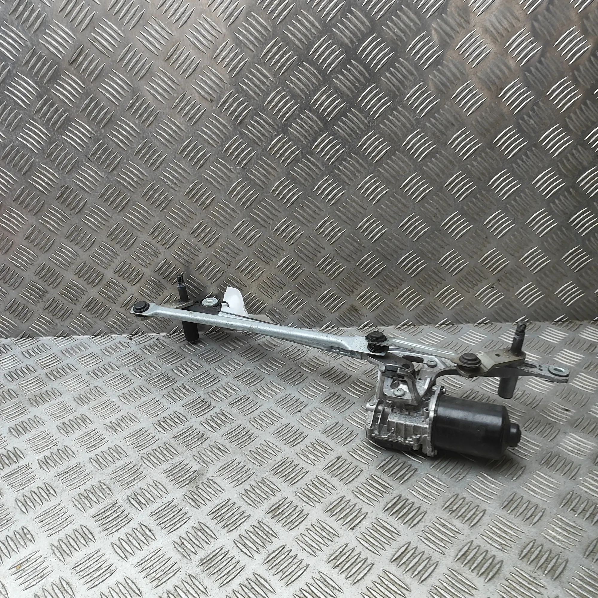 Volvo V60 Front Windshield Wiper Mechanism Front Windshield Wiper Mechanism — VOLVO V60 (I...