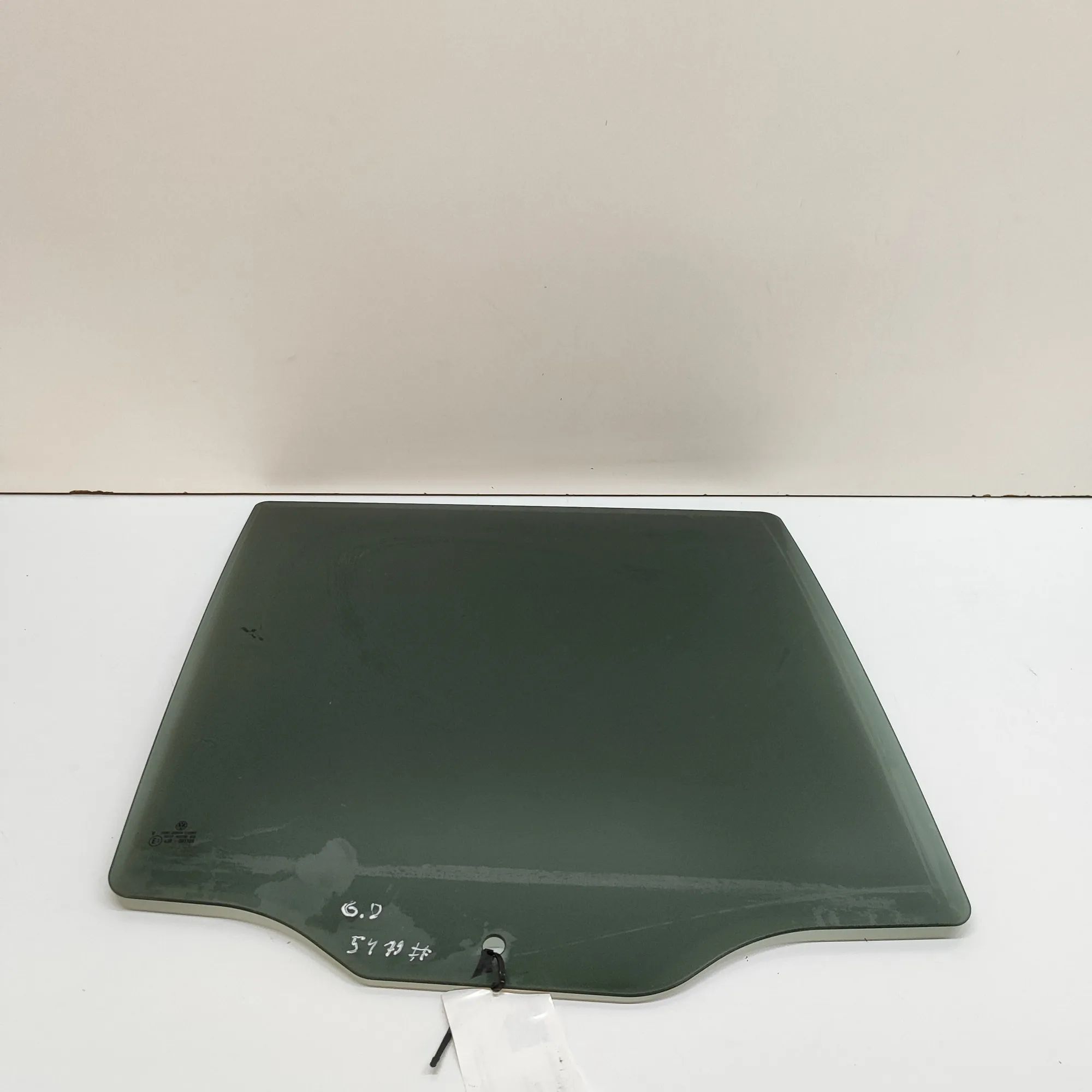 Volkswagen Amarok Right rear door window Right rear door window — VW AMAROK (2H_, S1B) (...