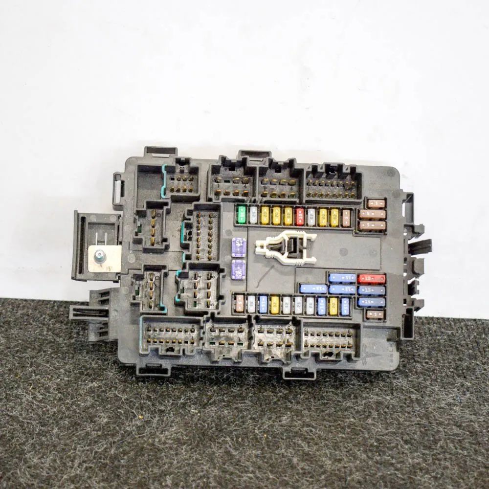 Tesla Model X Fuse box Fuse box — TESLA MODEL X (2013-...)

Generation...