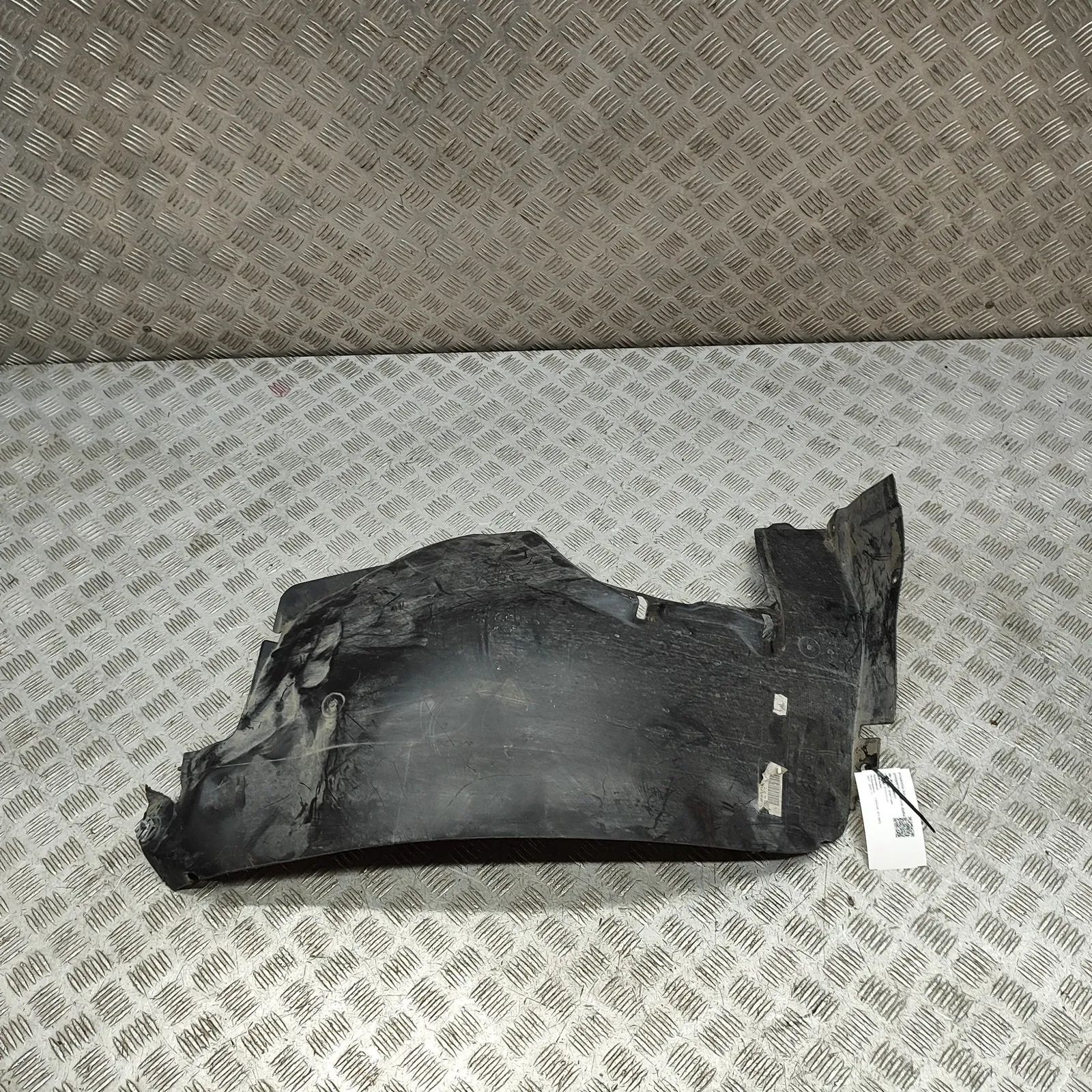 Porsche 911 (991) Wheel arch liner — front — left — rear section Wheel arch liner — front — left — rear section ...
