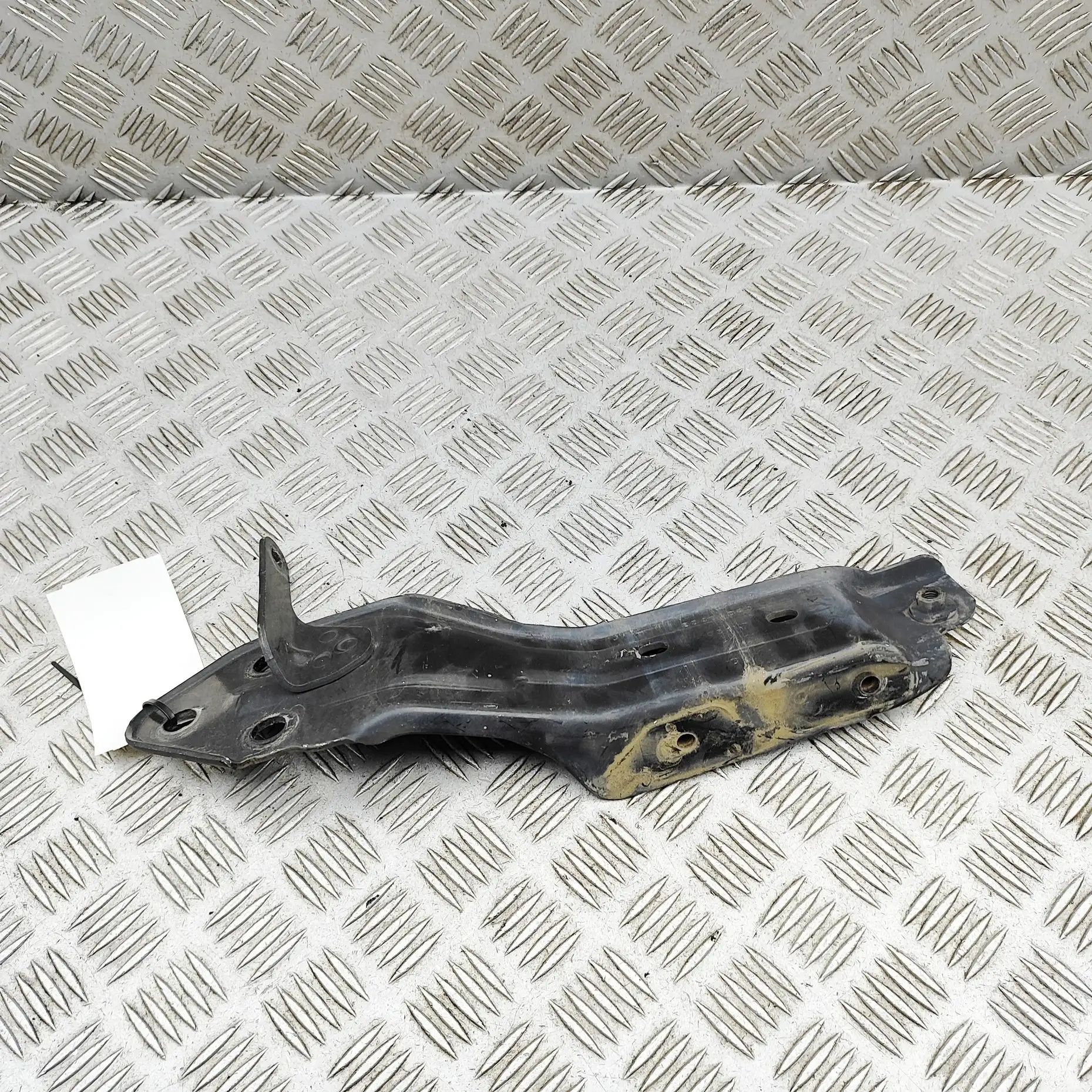 Cadillac Escalade Fender bracket — front left Fender bracket — front left — CADILLAC ESCALADE...
