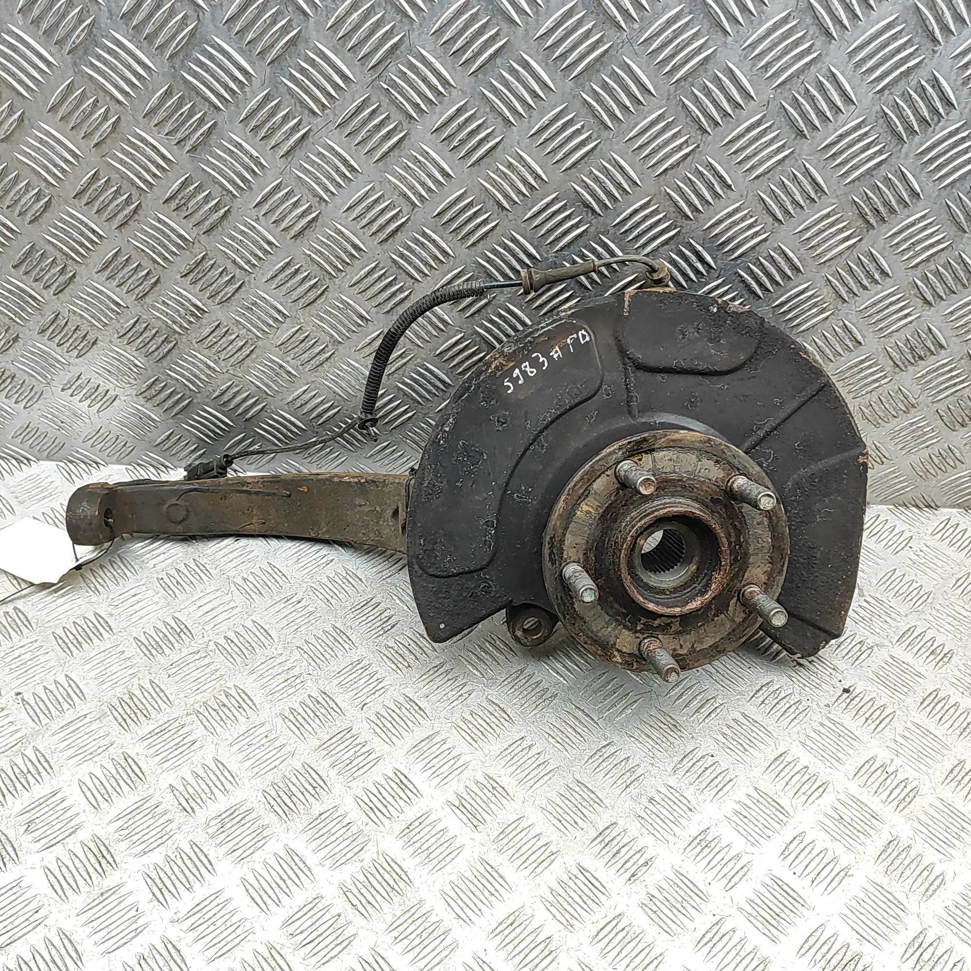 Jeep Grand Cherokee (WK) Front Right Wheel Hub Front Right Wheel Hub — JEEP GRAND CHEROKEE (IV...